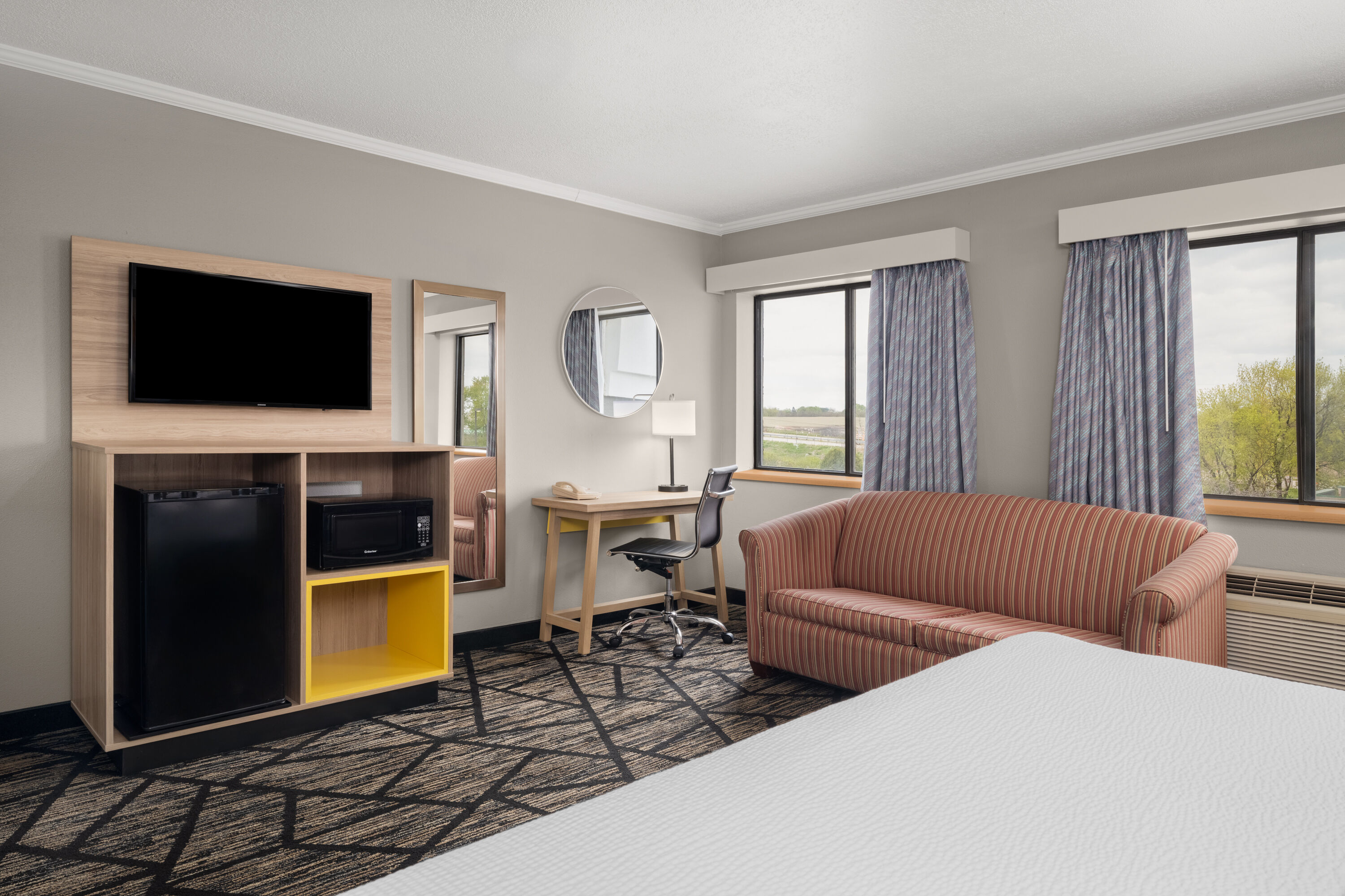 Guest room at the La Quinta Inn by Wyndham Milwaukee Airport / Oak Creek in Oak Creek, Wisconsin