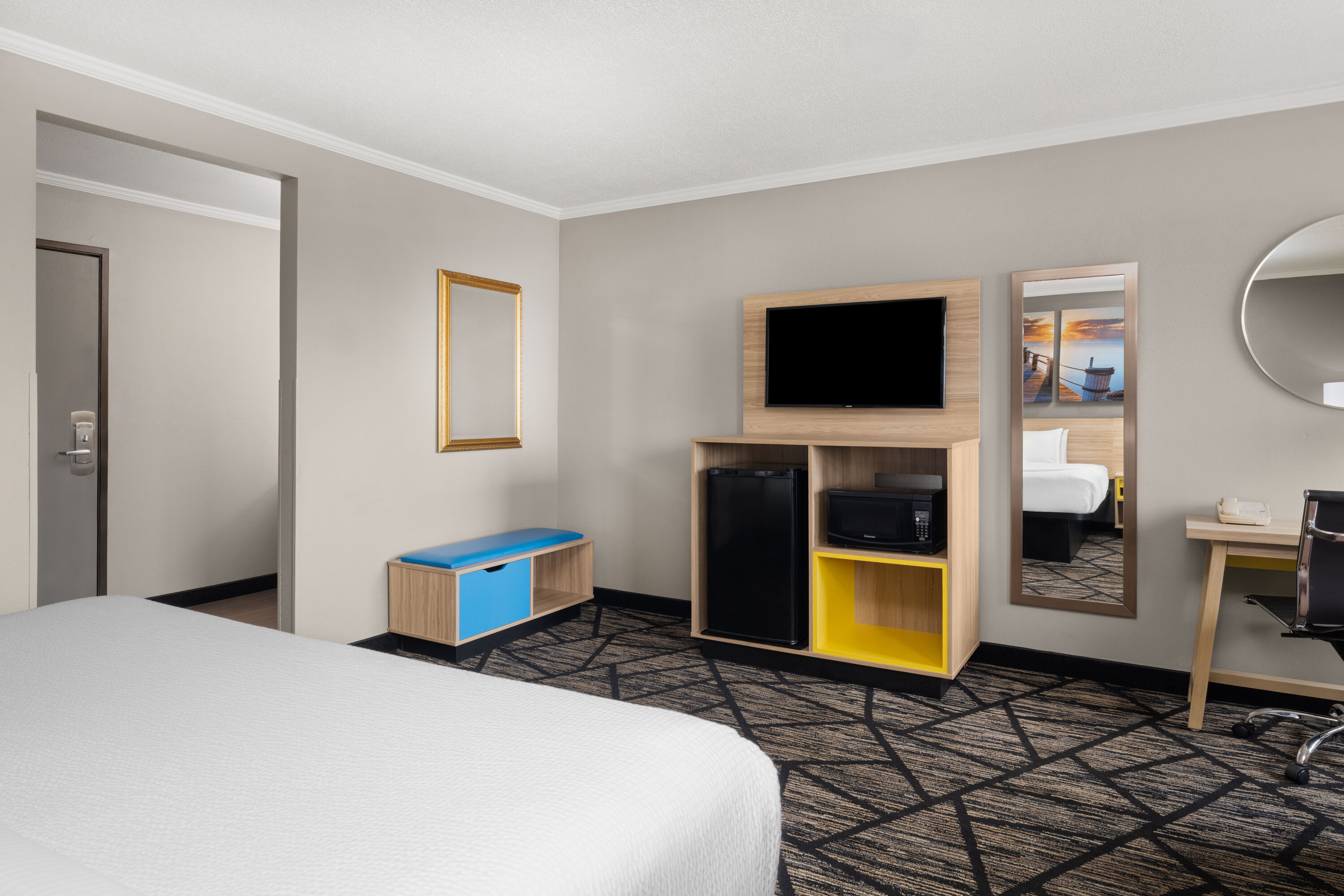 Guest room at the La Quinta Inn by Wyndham Milwaukee Airport / Oak Creek in Oak Creek, Wisconsin