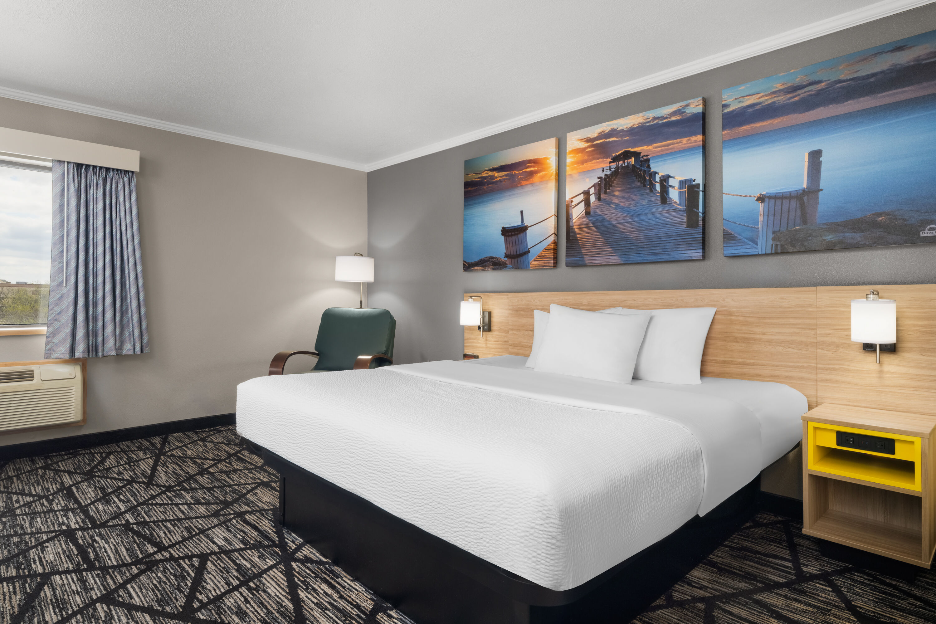 Guest room at the La Quinta Inn by Wyndham Milwaukee Airport / Oak Creek in Oak Creek, Wisconsin