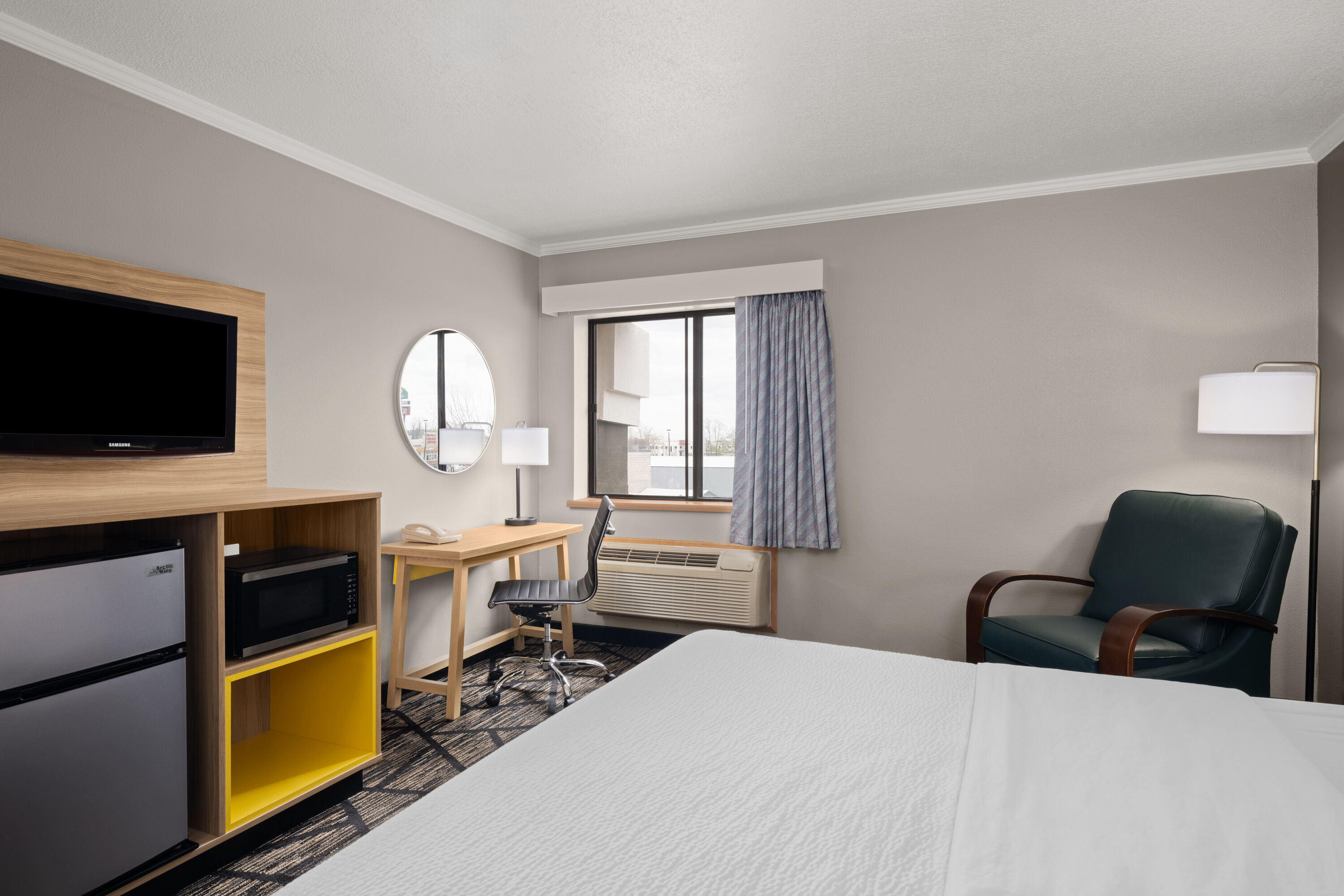 Guest room at the La Quinta Inn by Wyndham Milwaukee Airport / Oak Creek in Oak Creek, Wisconsin