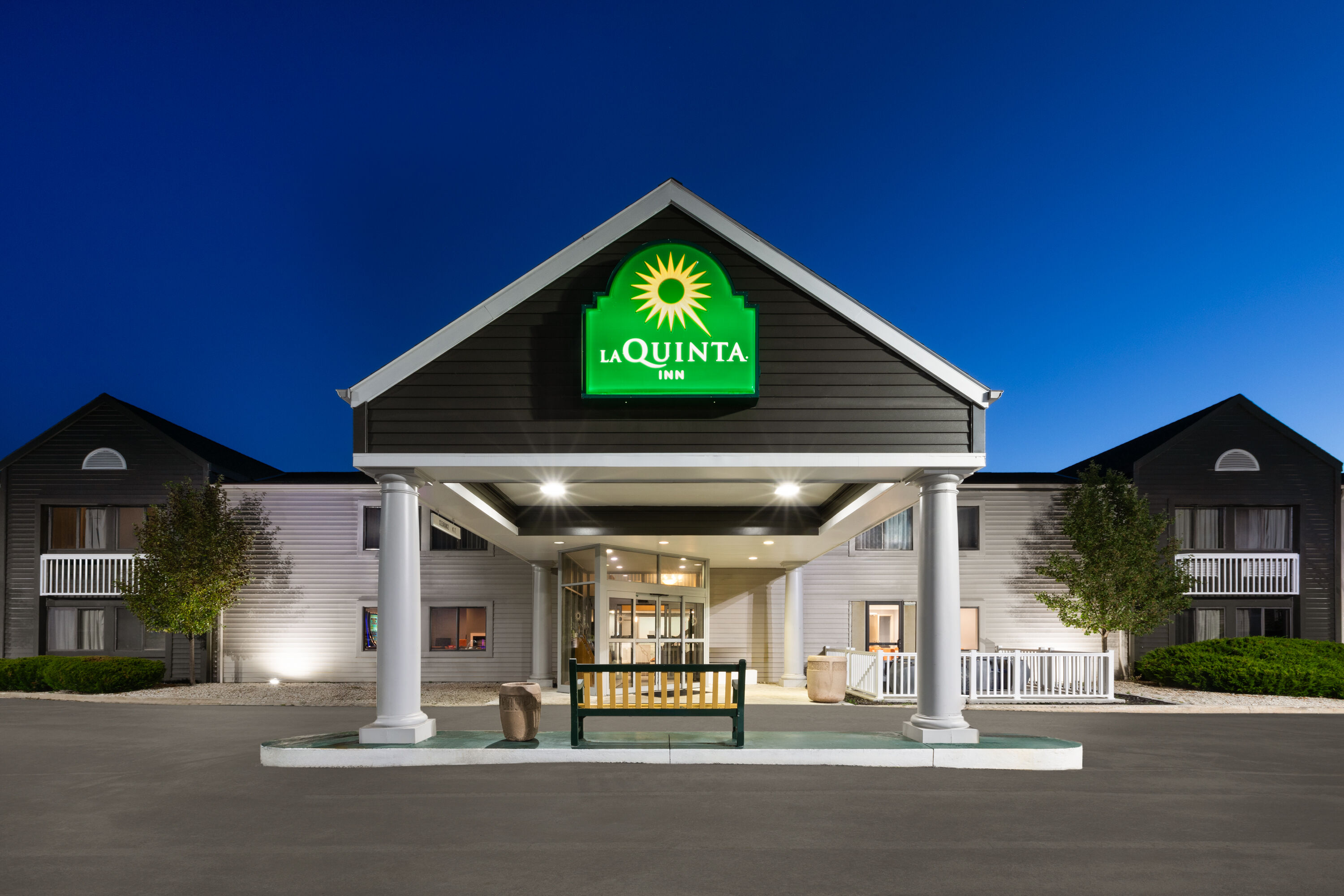 Exterior Dusk Image of La Quinta Inn by Wyndham Sheboygan hotel in Sheboygan, Wisconsin
