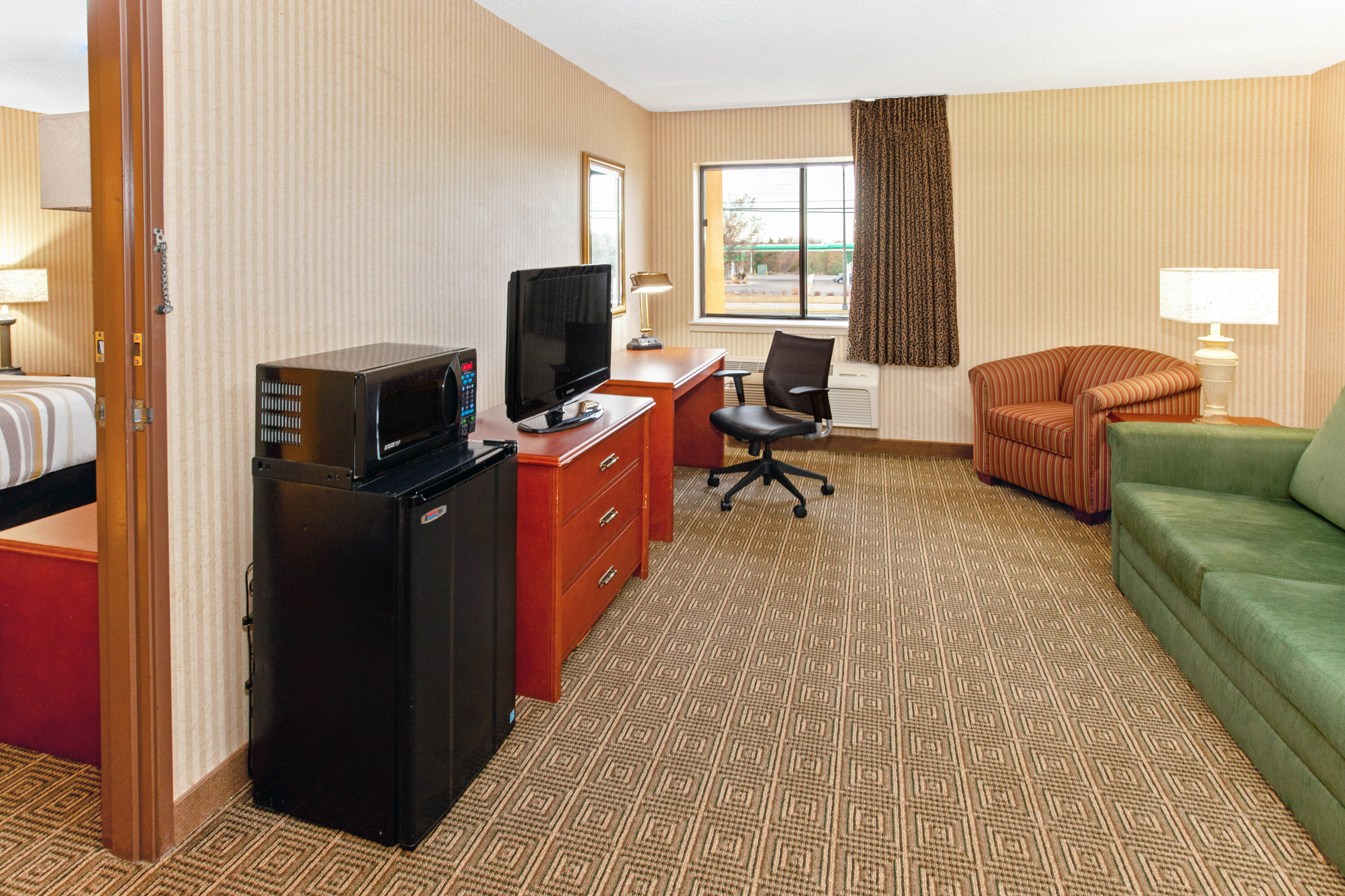 La Quinta Inn & Suites by Wyndham Stevens Point suite in Stevens Point, Wisconsin