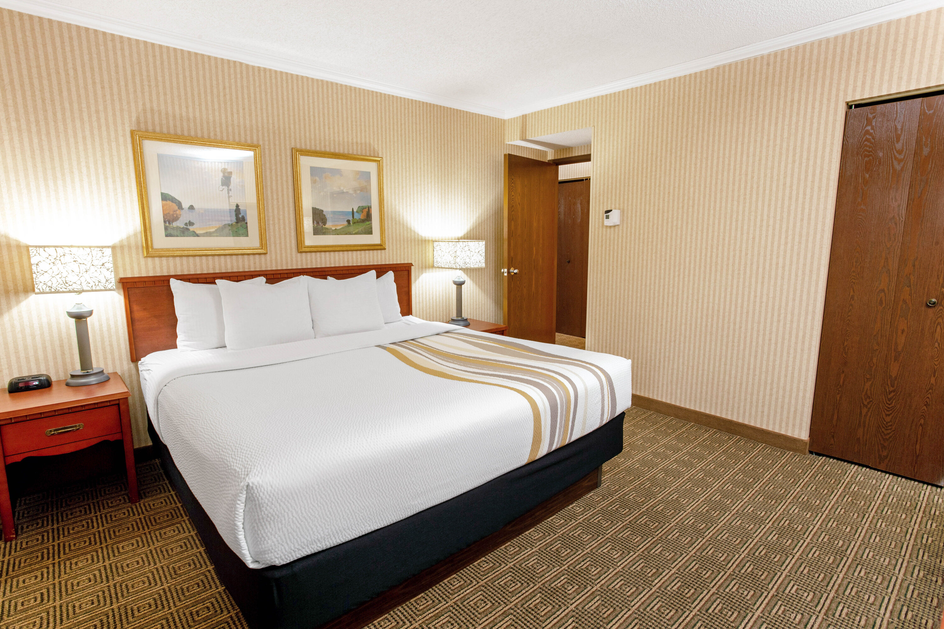 La Quinta Inn & Suites by Wyndham Stevens Point suite in Stevens Point, Wisconsin