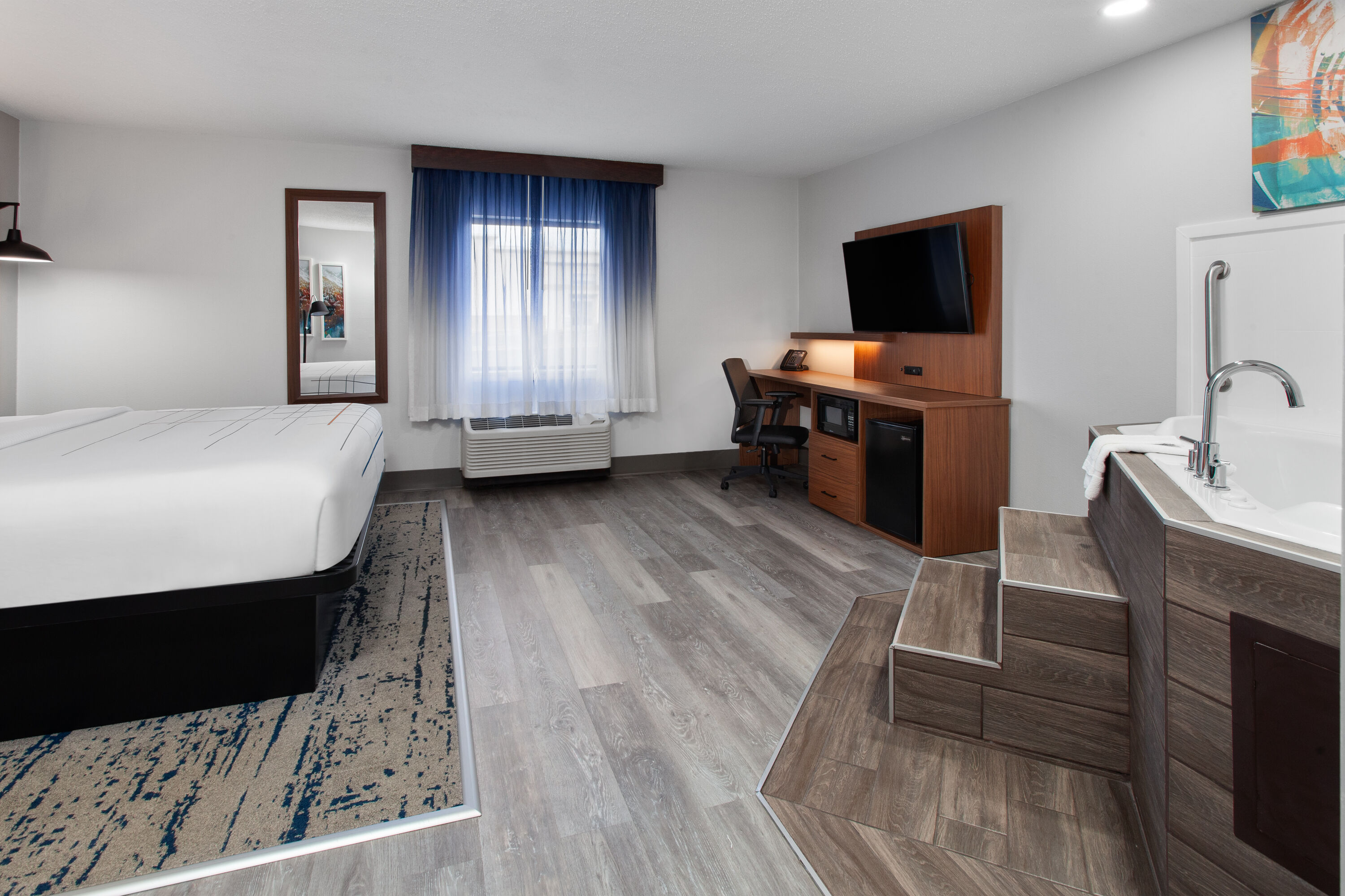 La Quinta Inn by Wyndham Wausau hot tub suite in Wausau, Wisconsin