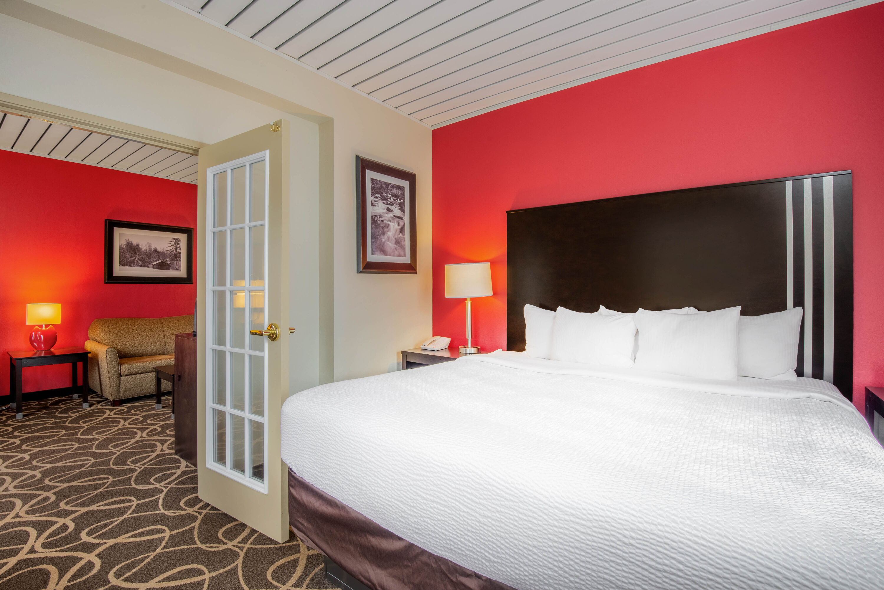 La Quinta Inn & Suites by Wyndham Elkview - Charleston NE suite in Elkview, West Virginia