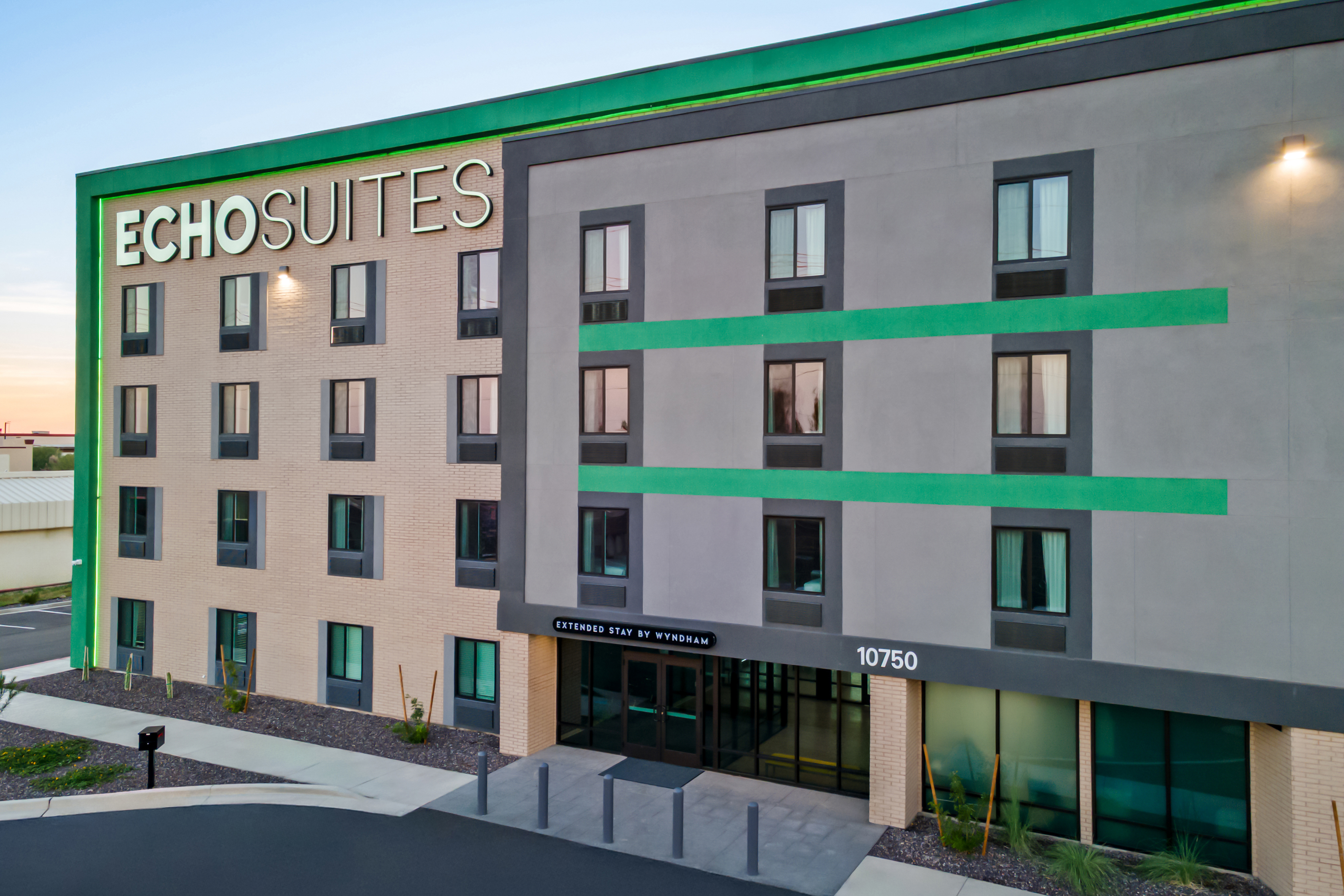 Exterior of ECHO Suites Extended Stay by Wyndham Phoenix-Peoria/Glendale hotel in Peoria, Arizona