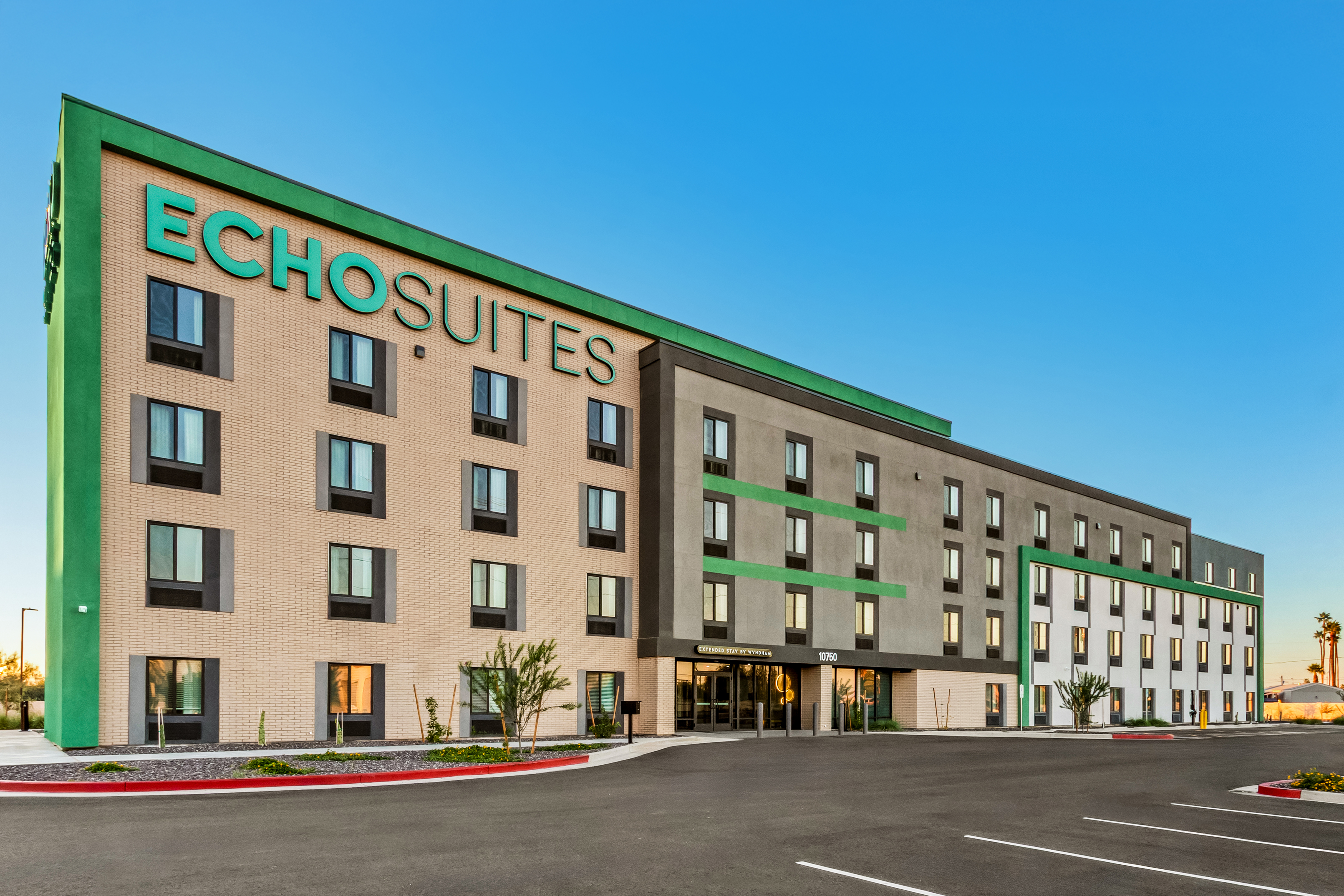 Exterior of ECHO Suites Extended Stay by Wyndham Phoenix-Peoria/Glendale hotel in Peoria, Arizona