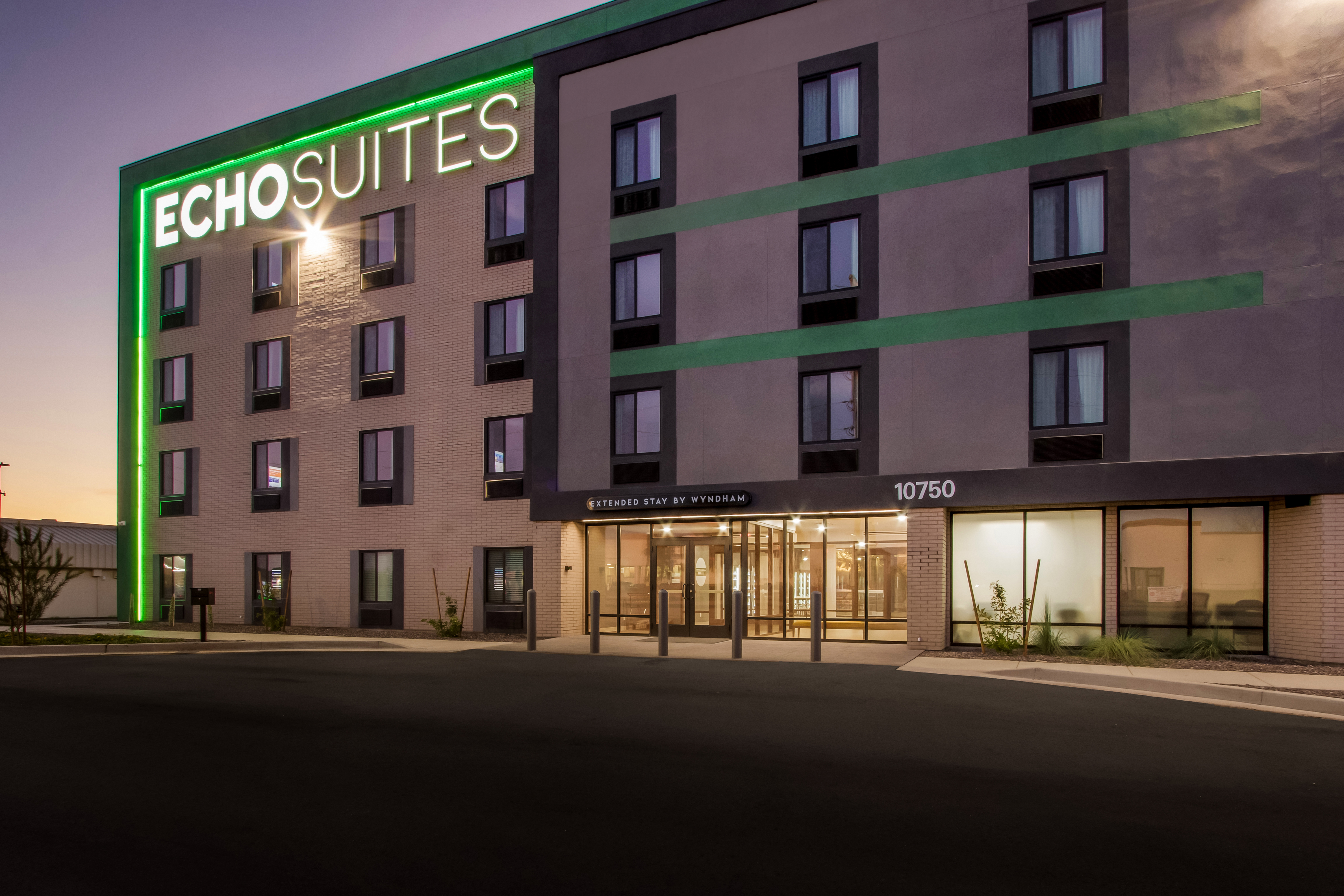 Exterior of ECHO Suites Extended Stay by Wyndham Phoenix-Peoria/Glendale hotel in Peoria, Arizona