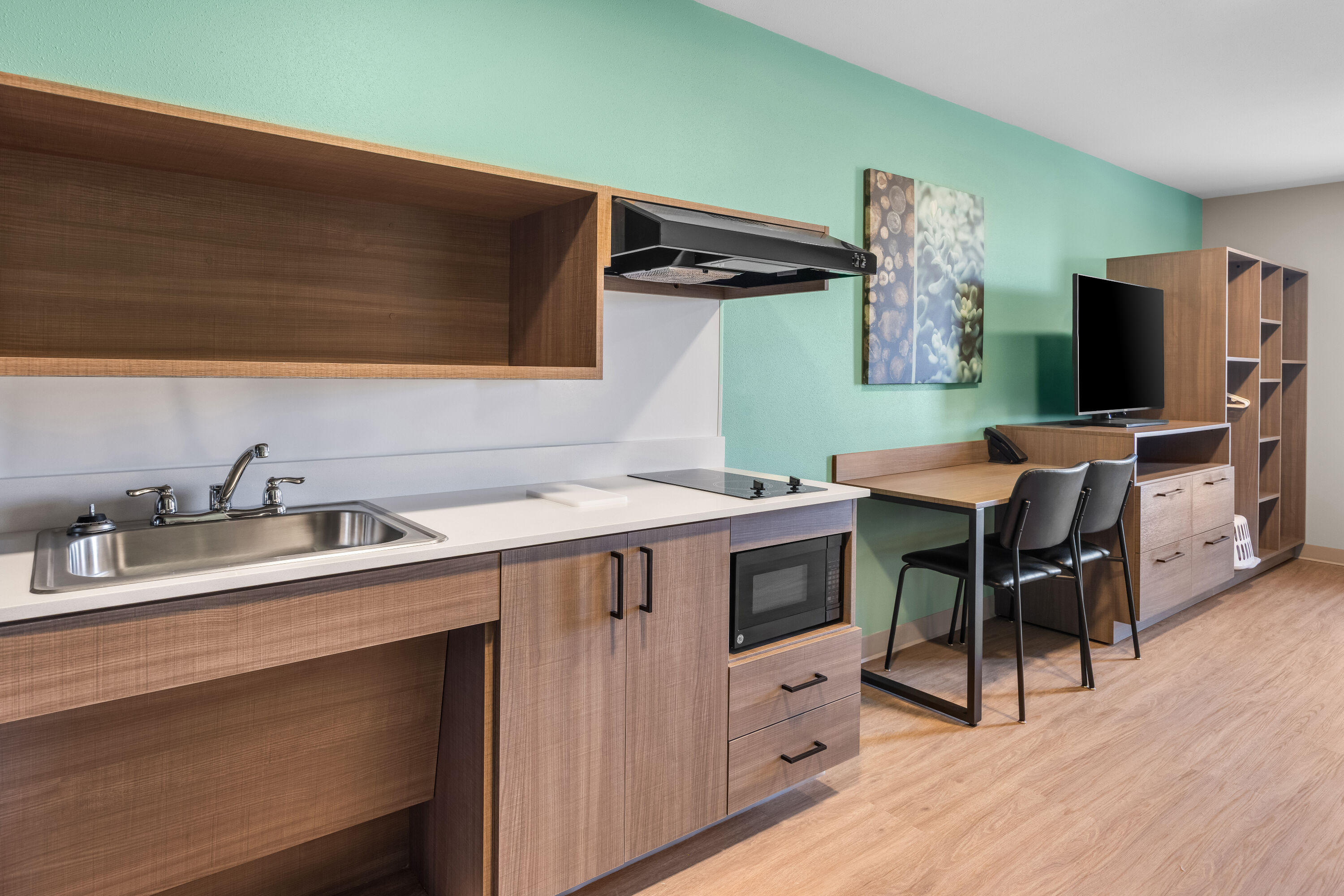 Double bed guest room at the ECHO Suites Extended Stay by Wyndham Colorado Springs Airpt in Colorado Springs, Colorado