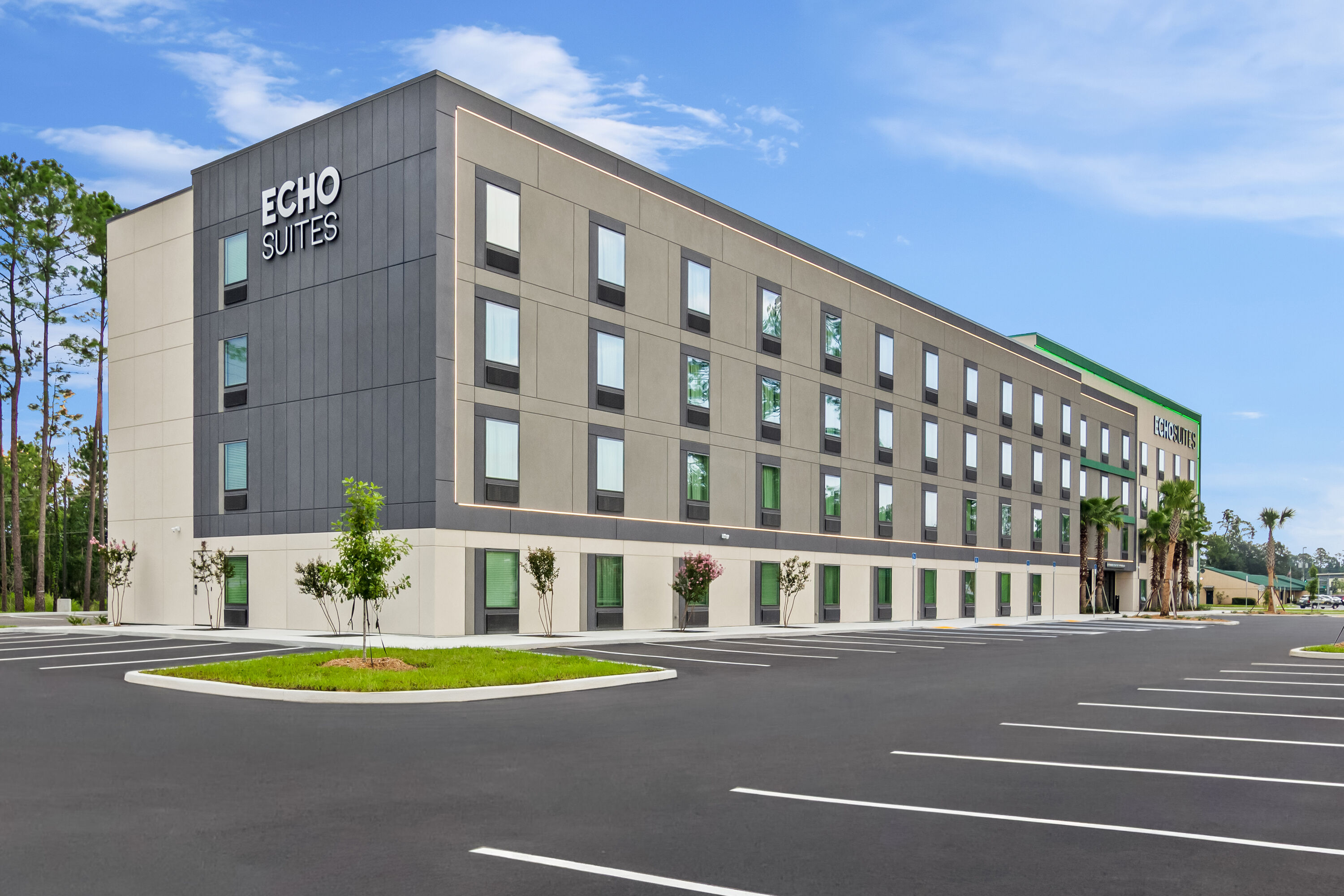 Exterior Day Image of ECHO Suites Extended Stay by Wyndham Middleburg hotel in Middleburg, Florida