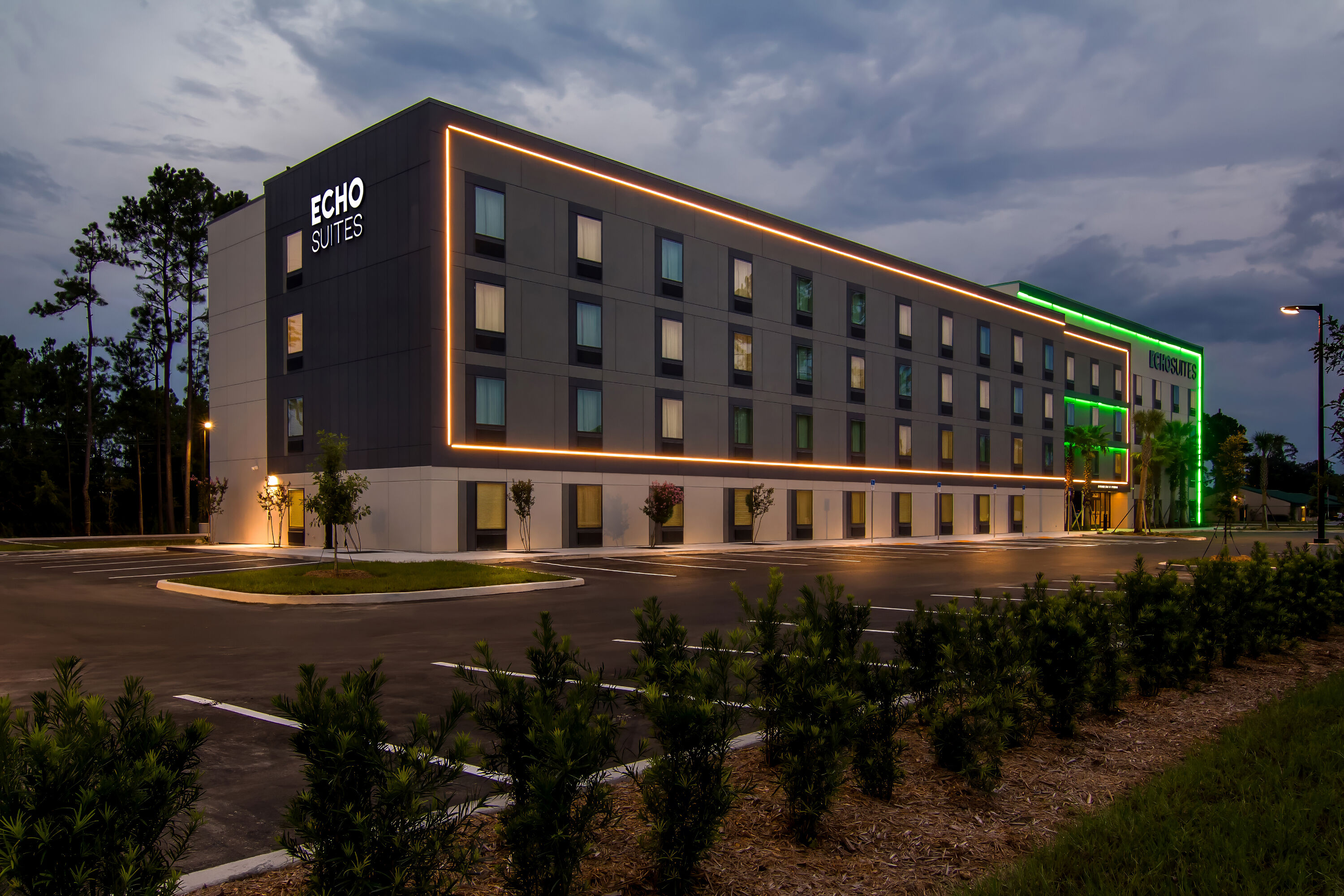 Exterior Night Image of ECHO Suites Extended Stay by Wyndham Middleburg hotel in Middleburg, Florida