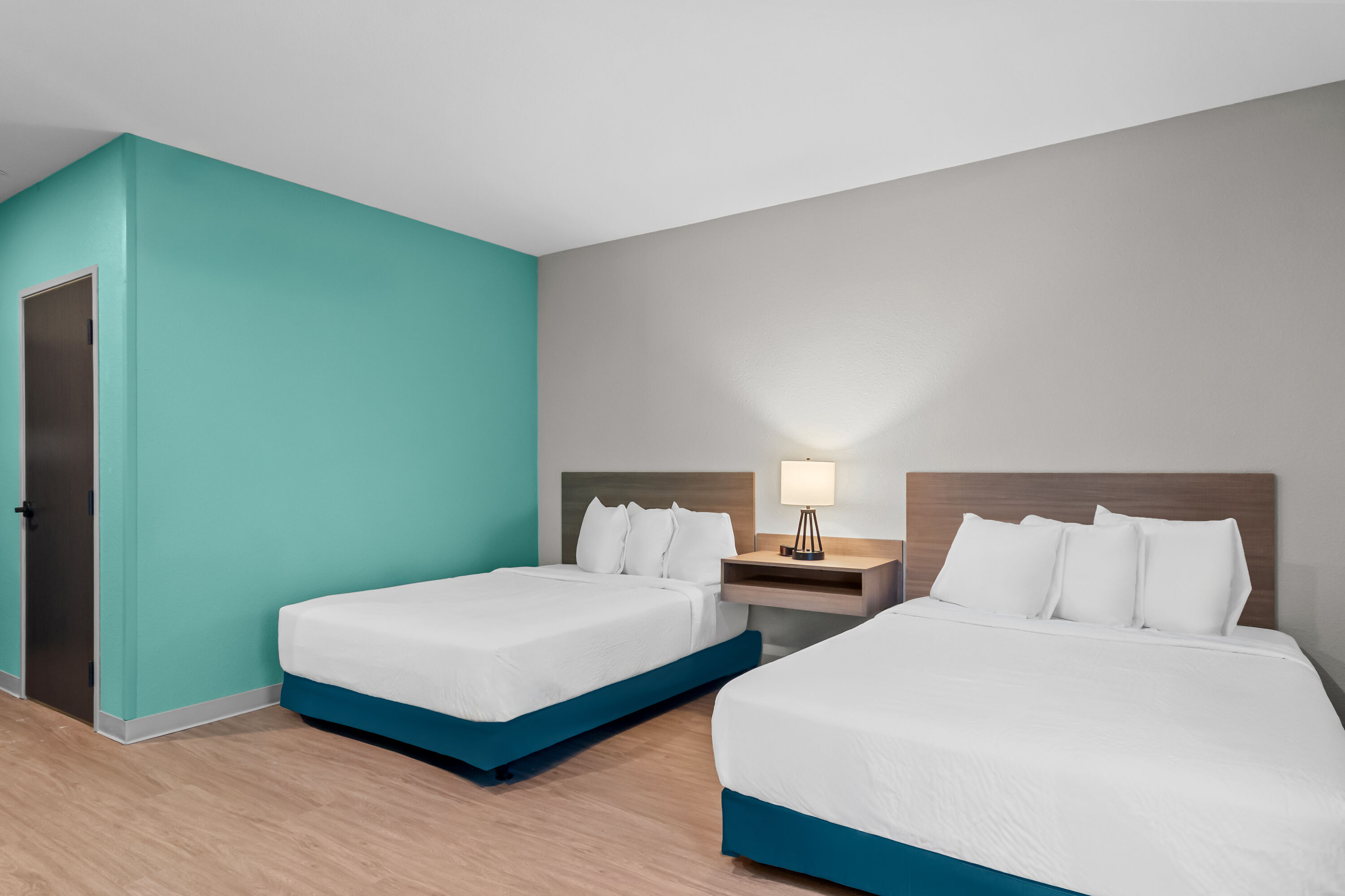Double bed guest room at the ECHO Suites Extended Stay by Wyndham Middleburg in Middleburg, Florida