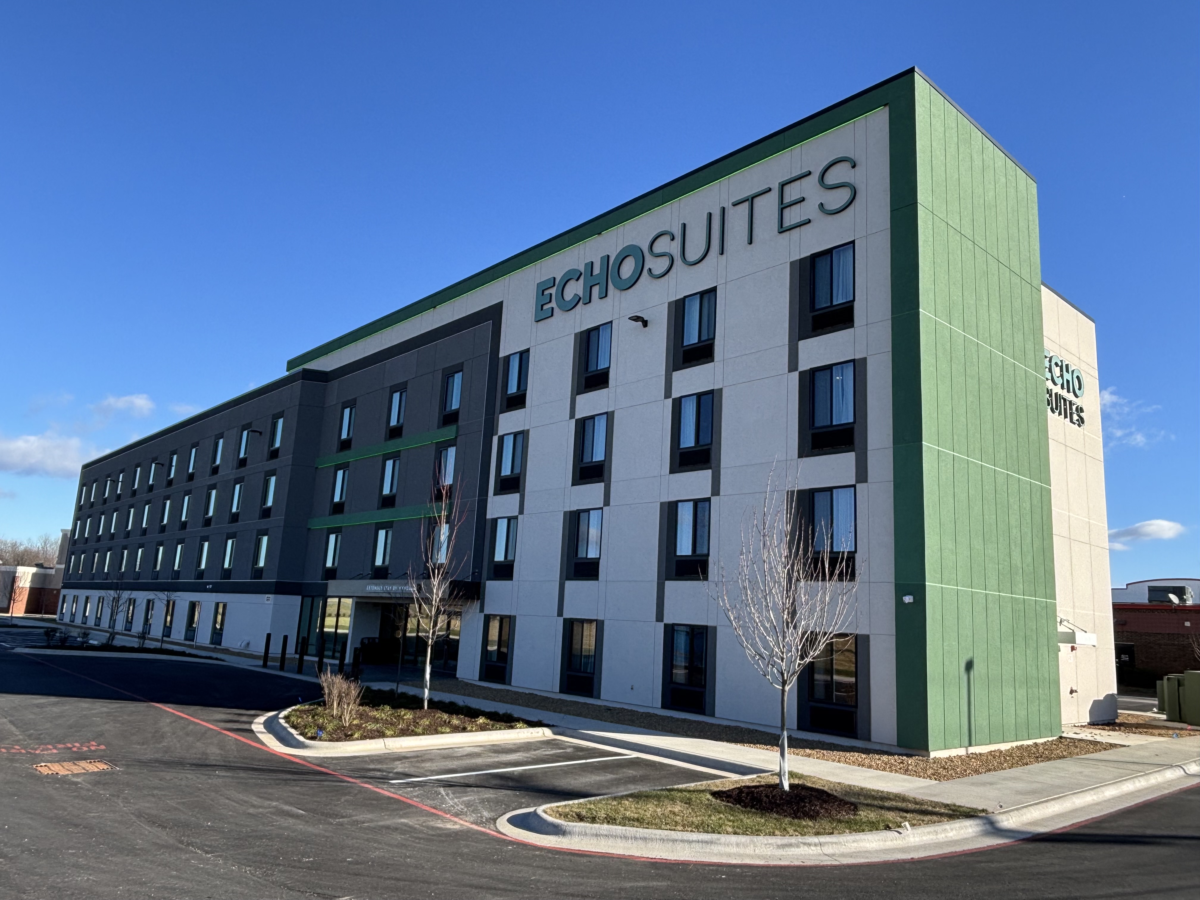 Exterior of ECHO Suites Extended Stay by Wyndham Springfield Airport PLZ hotel in Springfield, Missouri
