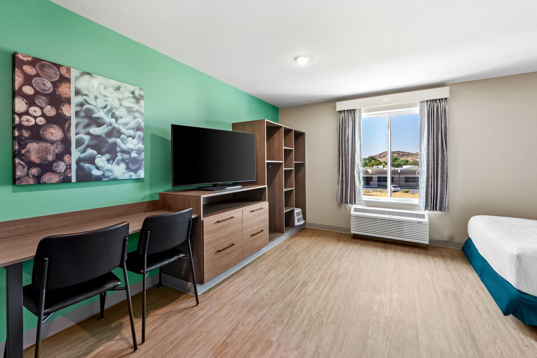 Double bed guest room at the ECHO Suites Extended Stay by Wyndham Reno in Reno, Nevada