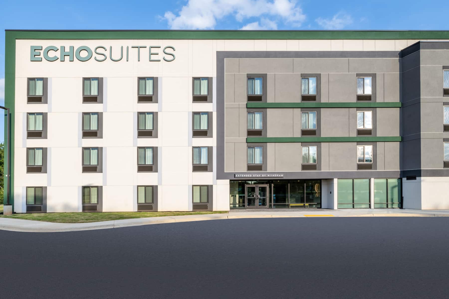 Exterior Day Image of ECHO Suites Extended Stay by Wyndham Spartanburg hotel in Spartanburg, South Carolina