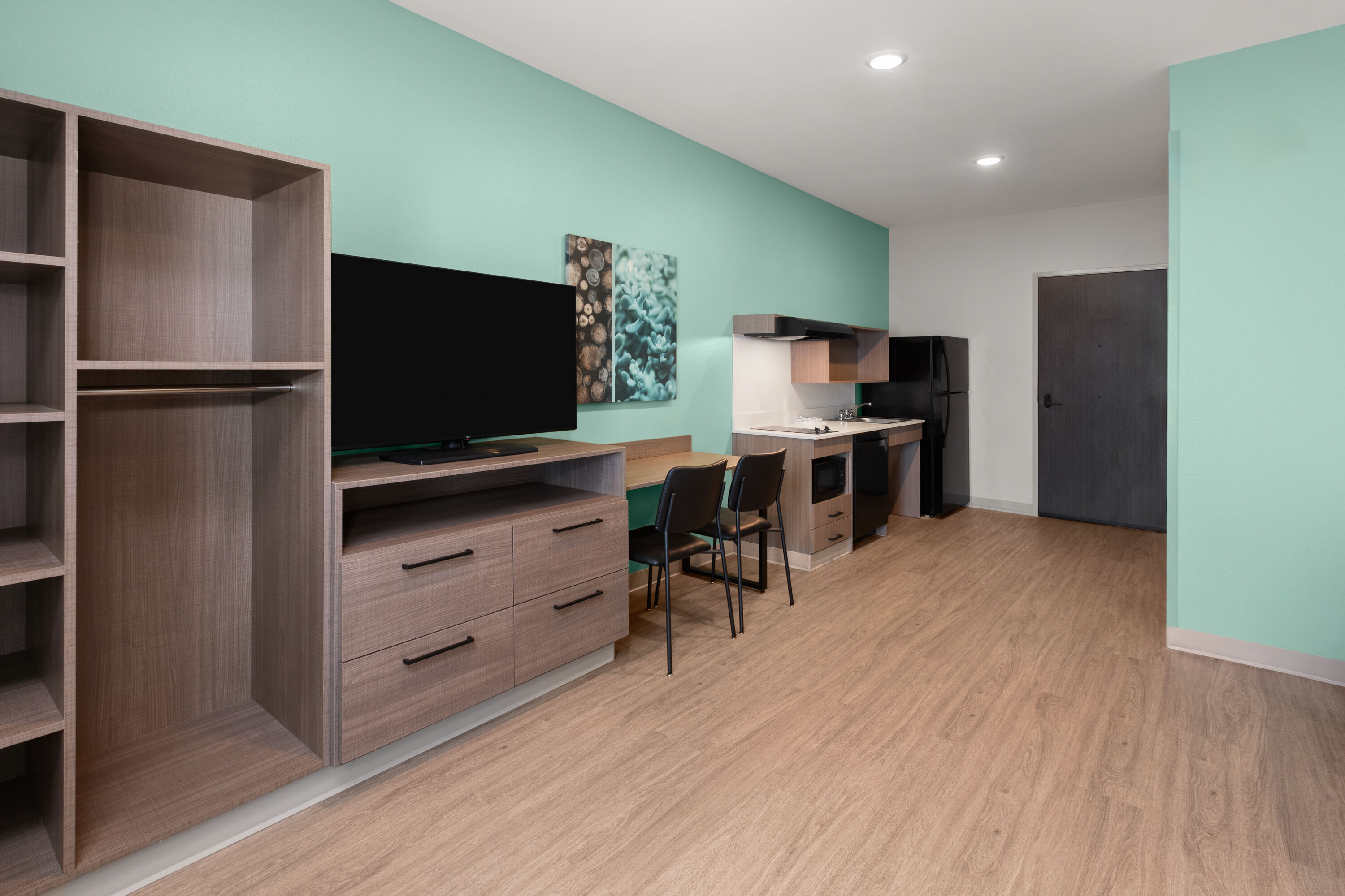 Guest room at the ECHO Suites Extended Stay by Wyndham Fort Worth Alliance in Fort Worth, Texas
