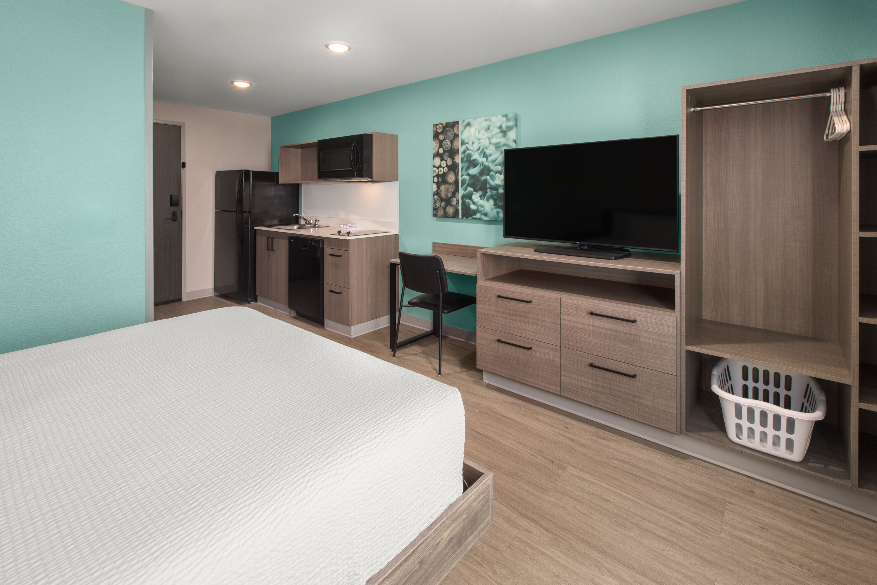 Guest room at the ECHO Suites Extended Stay by Wyndham Fort Worth Alliance in Fort Worth, Texas