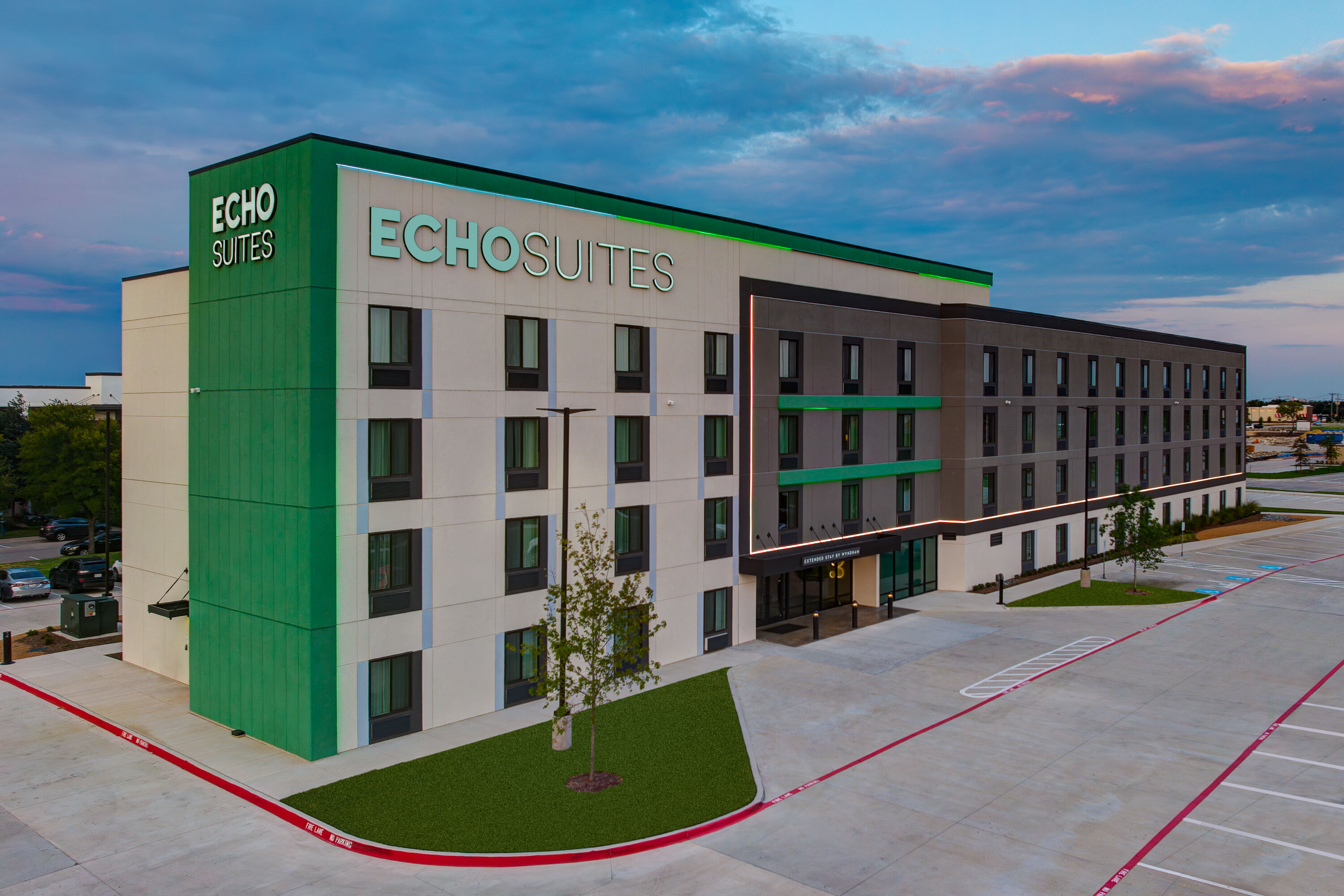 Exterior Dusk Image of ECHO Suites Extended Stay by Wyndham Dallas Plano/Richardson hotel in Plano, Texas