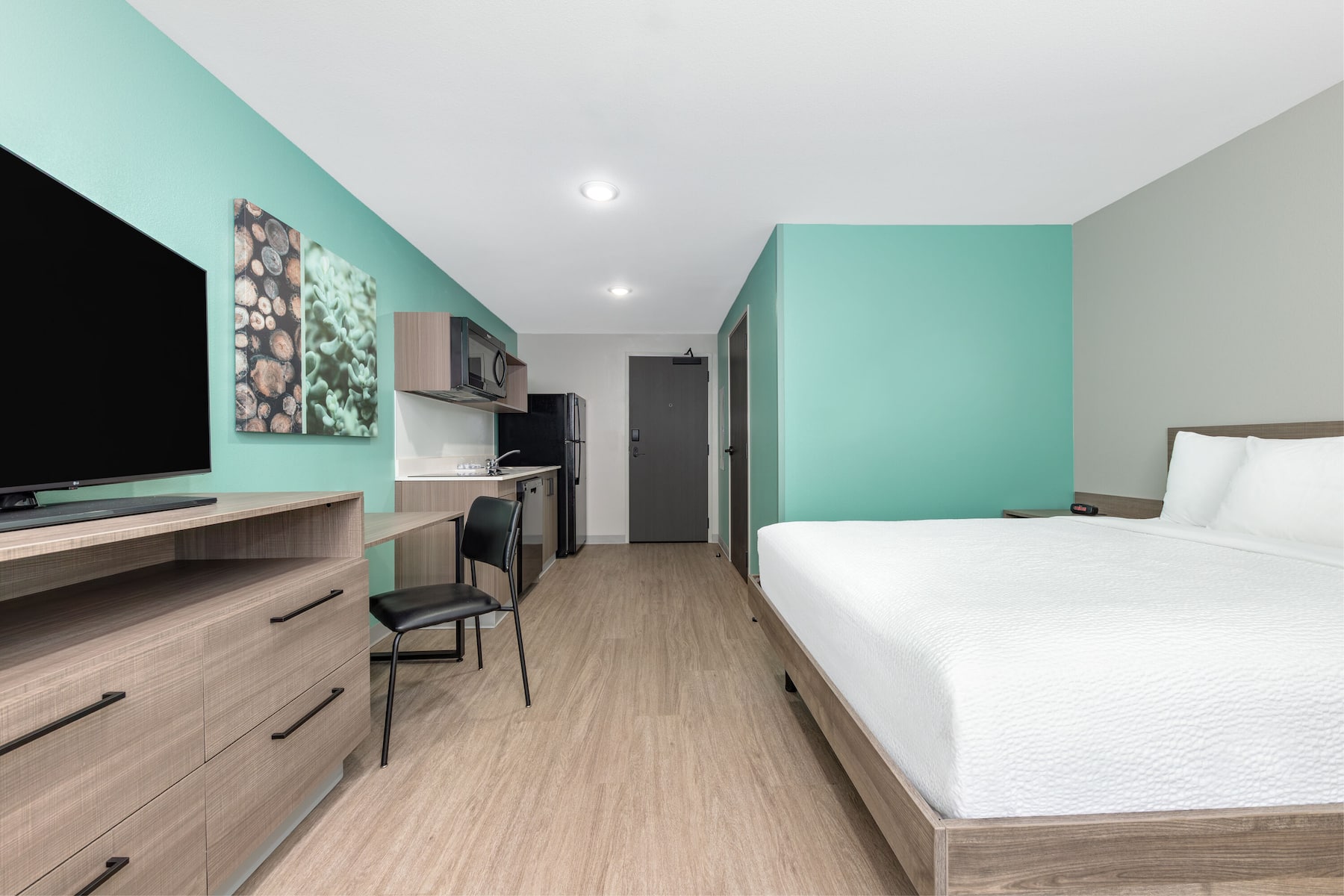 ECHO Suites Extended Stay by Wyndham Dallas Plano/Richardson suite in Plano, Texas
