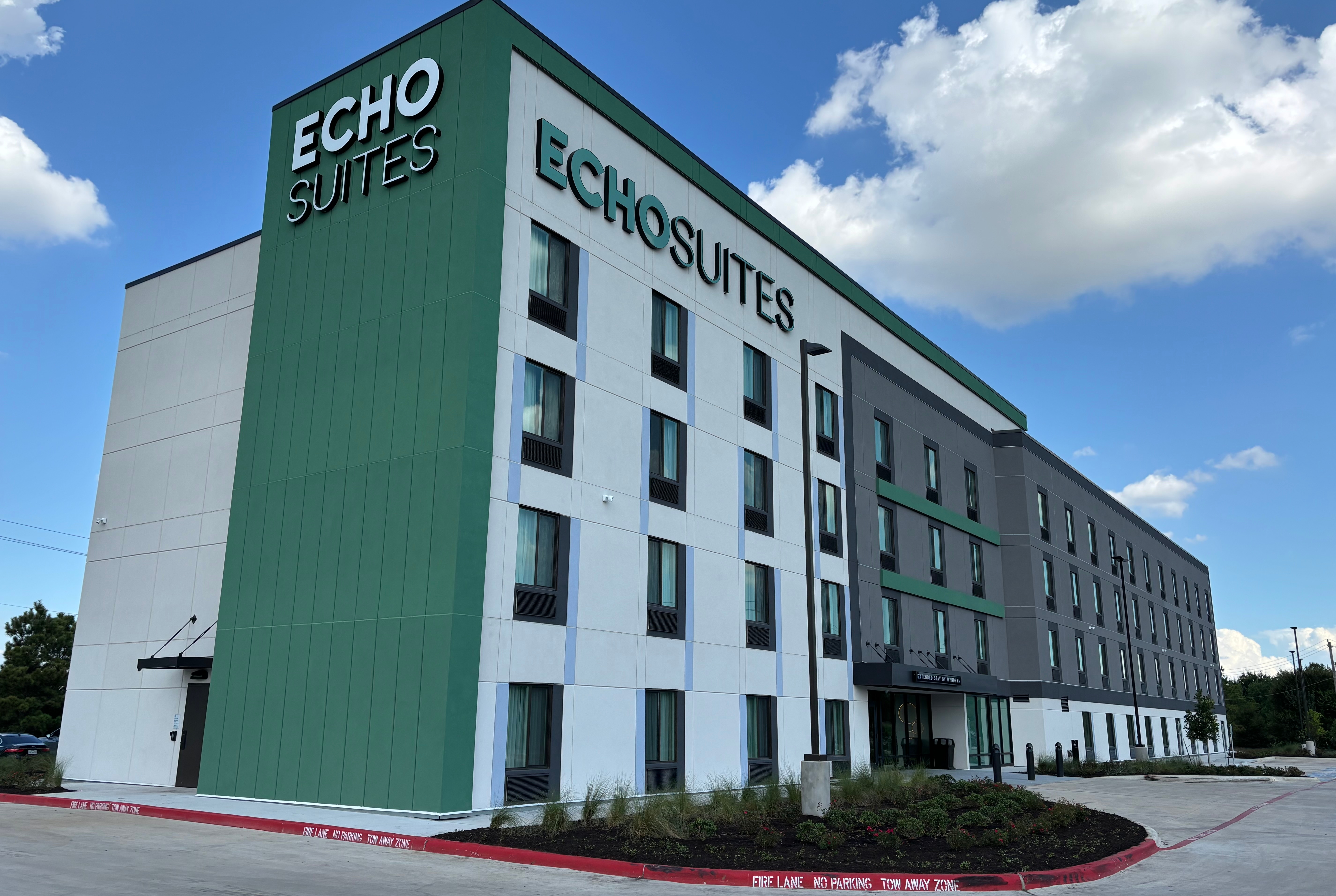 Exterior of ECHO Suites Extended Stay by Wyndham Austin Round Rock hotel in Round Rock, Texas