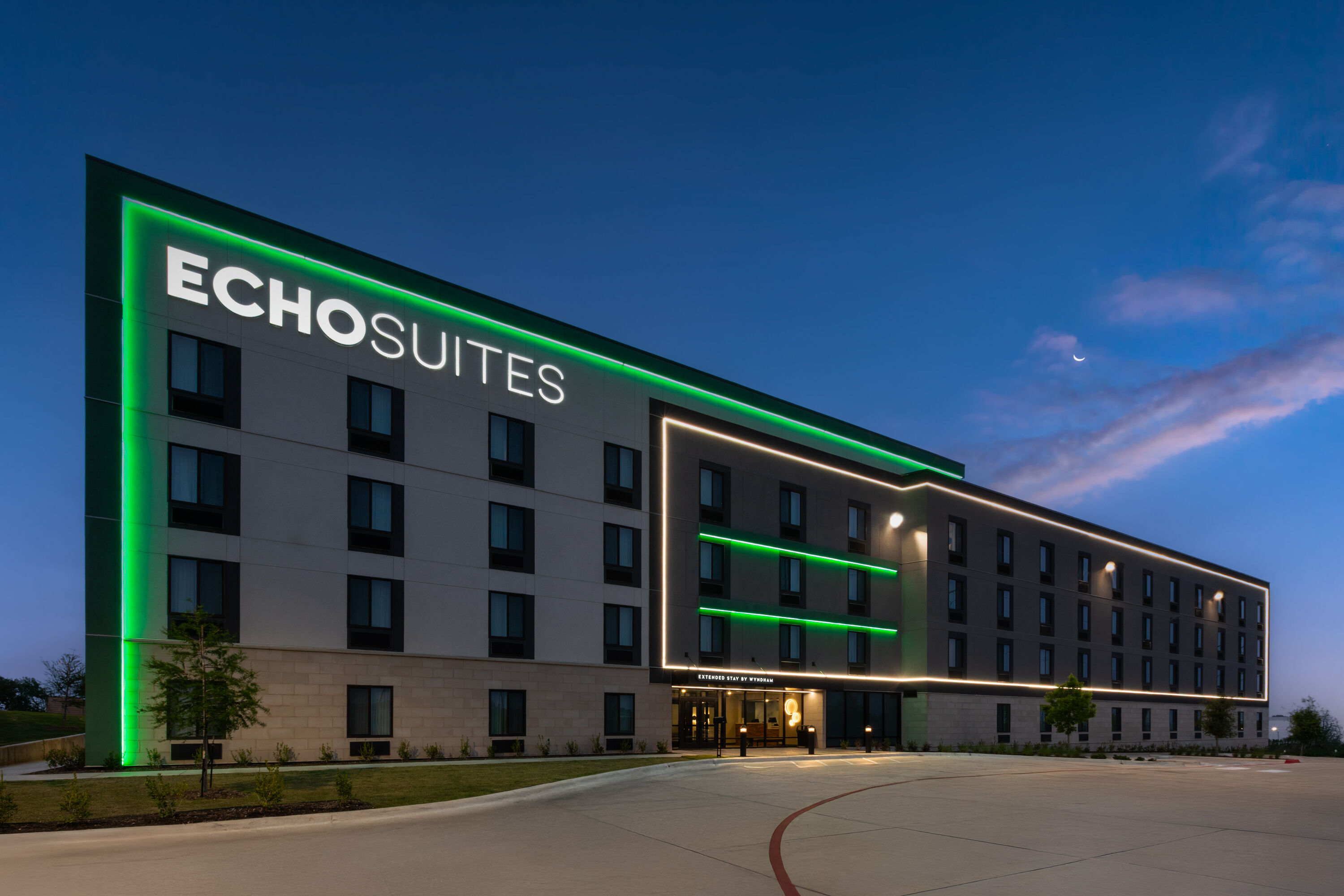 Exterior Dusk Image of ECHO Suites Extended Stay by Wyndham Austin Round Rock hotel in Round Rock, Texas
