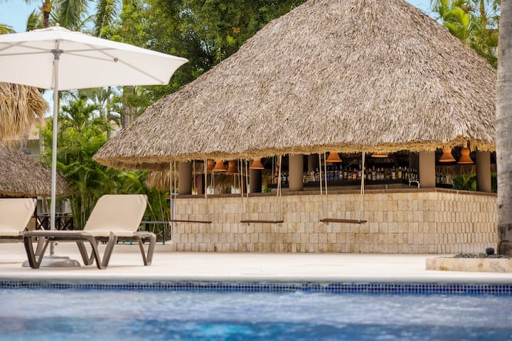 Wyndham Alltra Punta Cana All Inclusive Resort restaurant in Punta Cana, Other than US/Canada