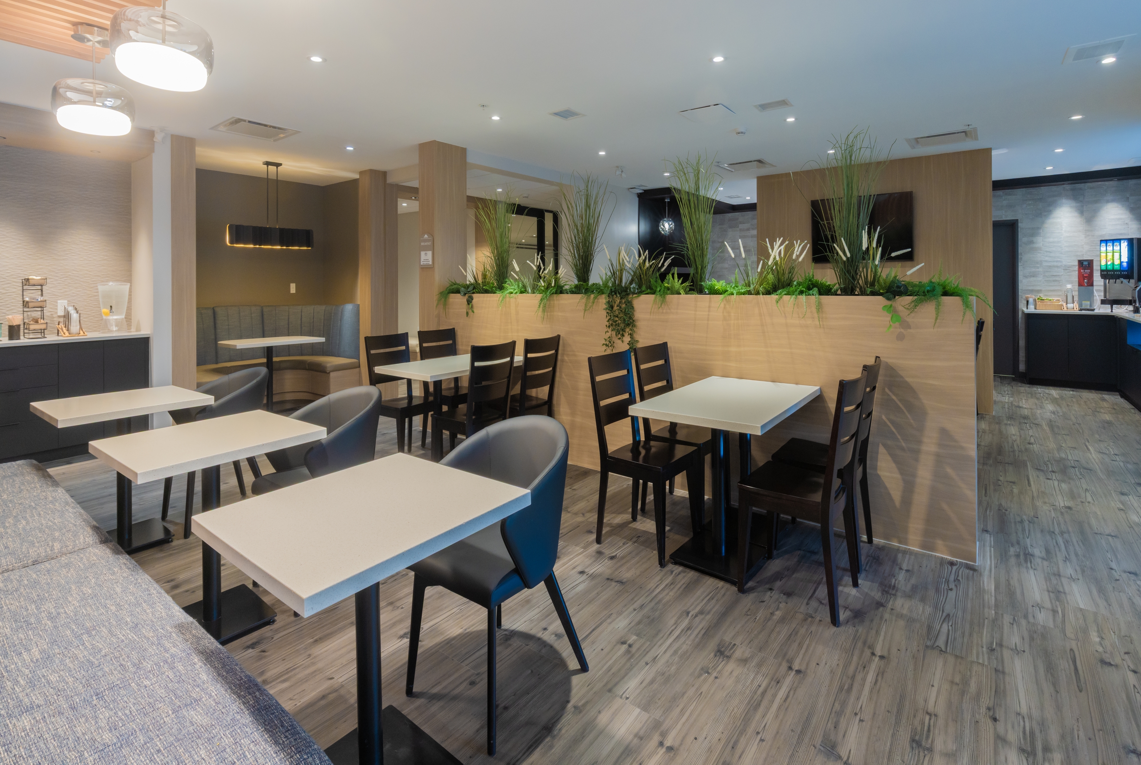 Microtel Inn & Suites by Wyndham Oyster Bay restaurant breakfast area with seating in Ladysmith, British Columbia