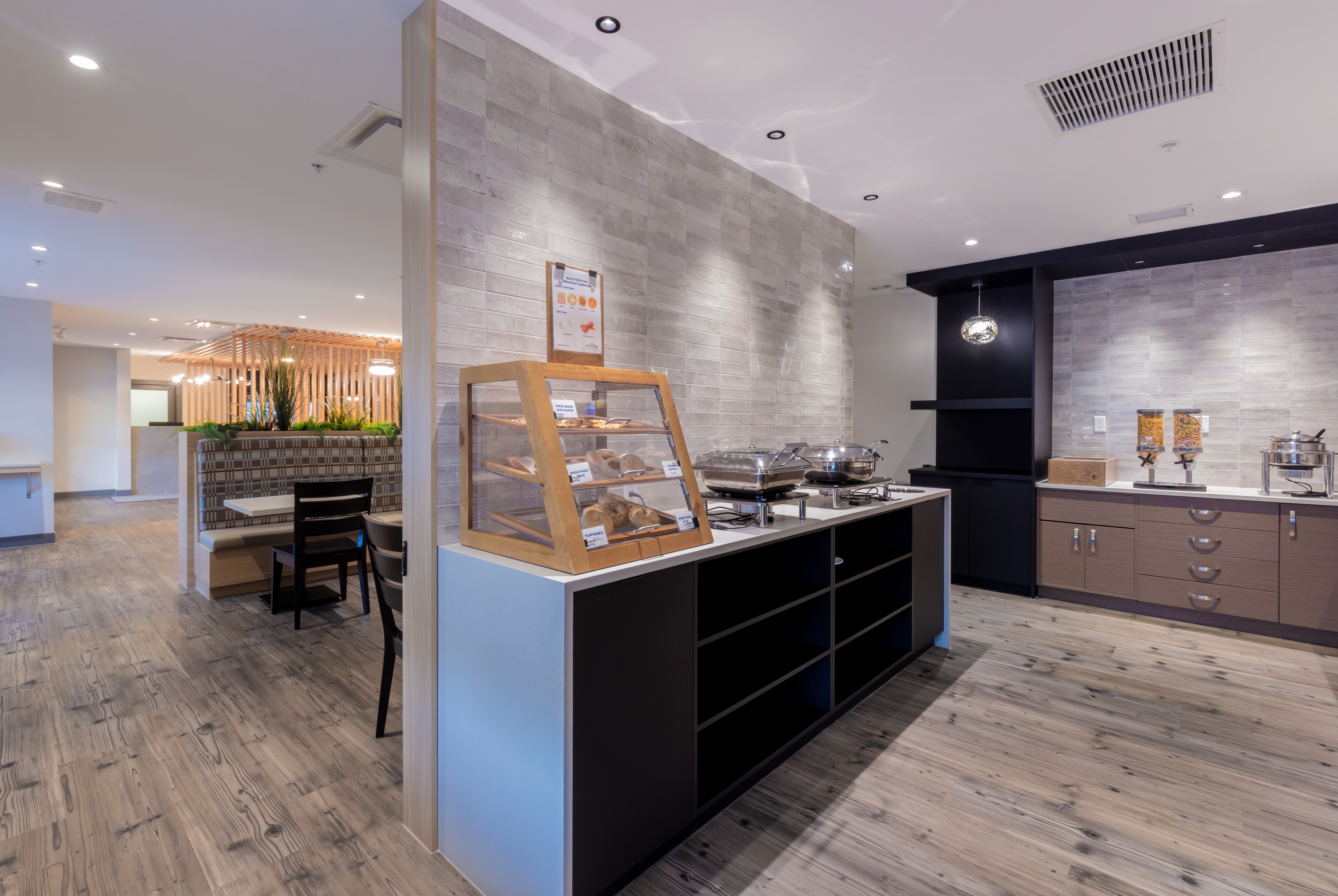 Microtel Inn & Suites by Wyndham Oyster Bay restaurant breakfast area with seating in Ladysmith, British Columbia