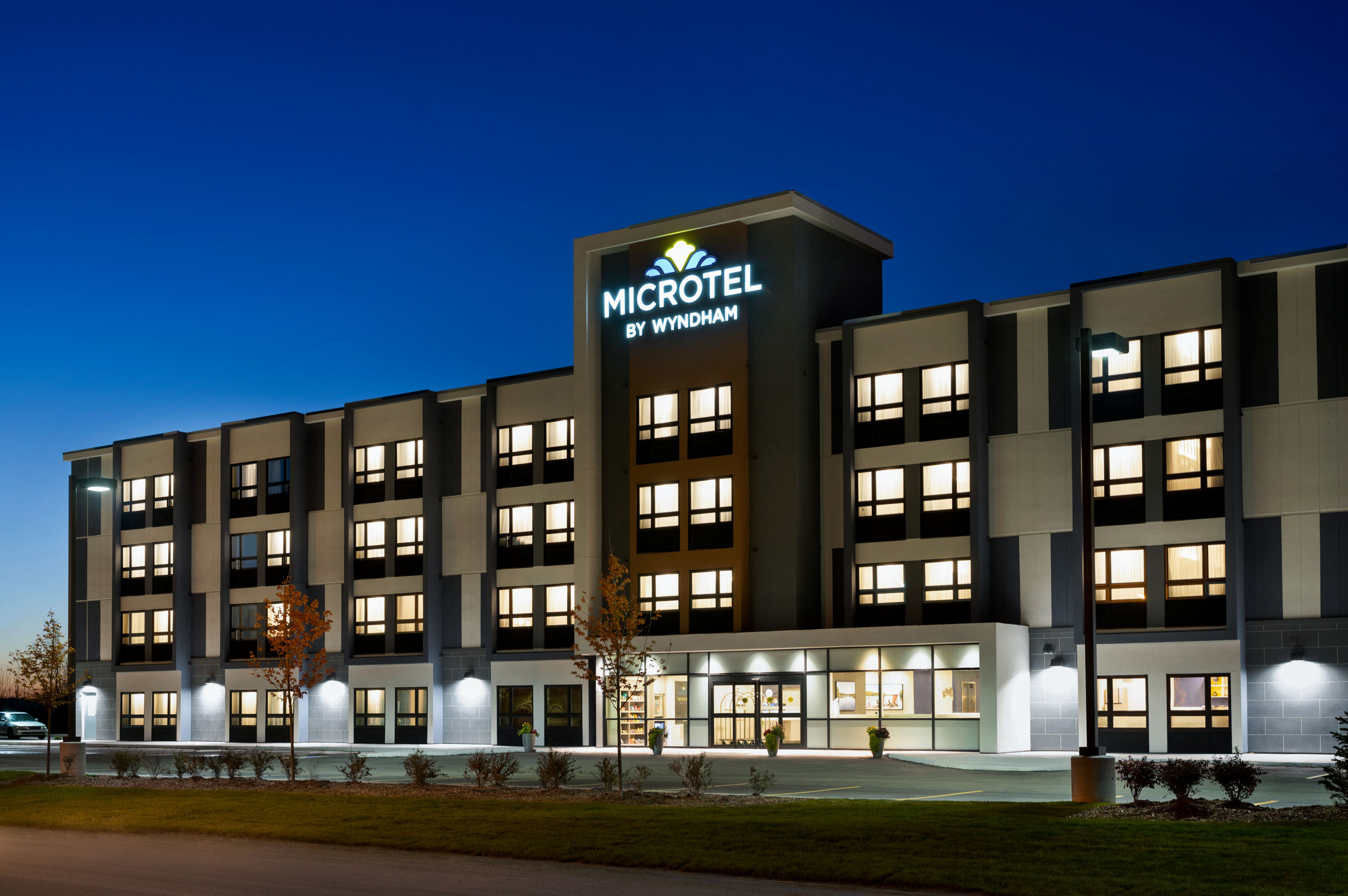 Exterior Night Image of Microtel Inn & Suites by Wyndham Aurora hotel in Aurora, Ontario