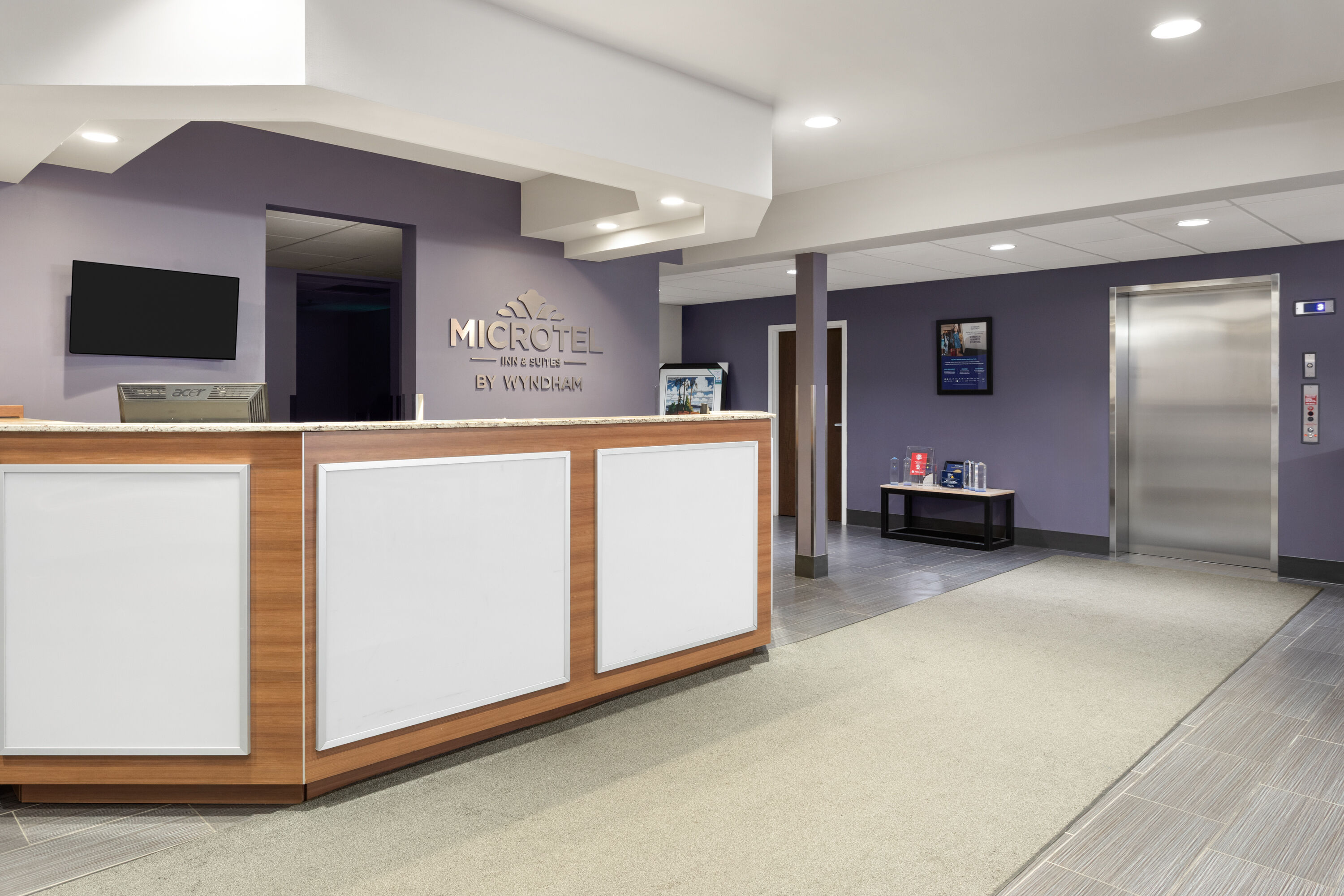 Microtel Inn & Suites by Wyndham Sault Ste. Marie reception in Sault Sainte Marie, Ontario