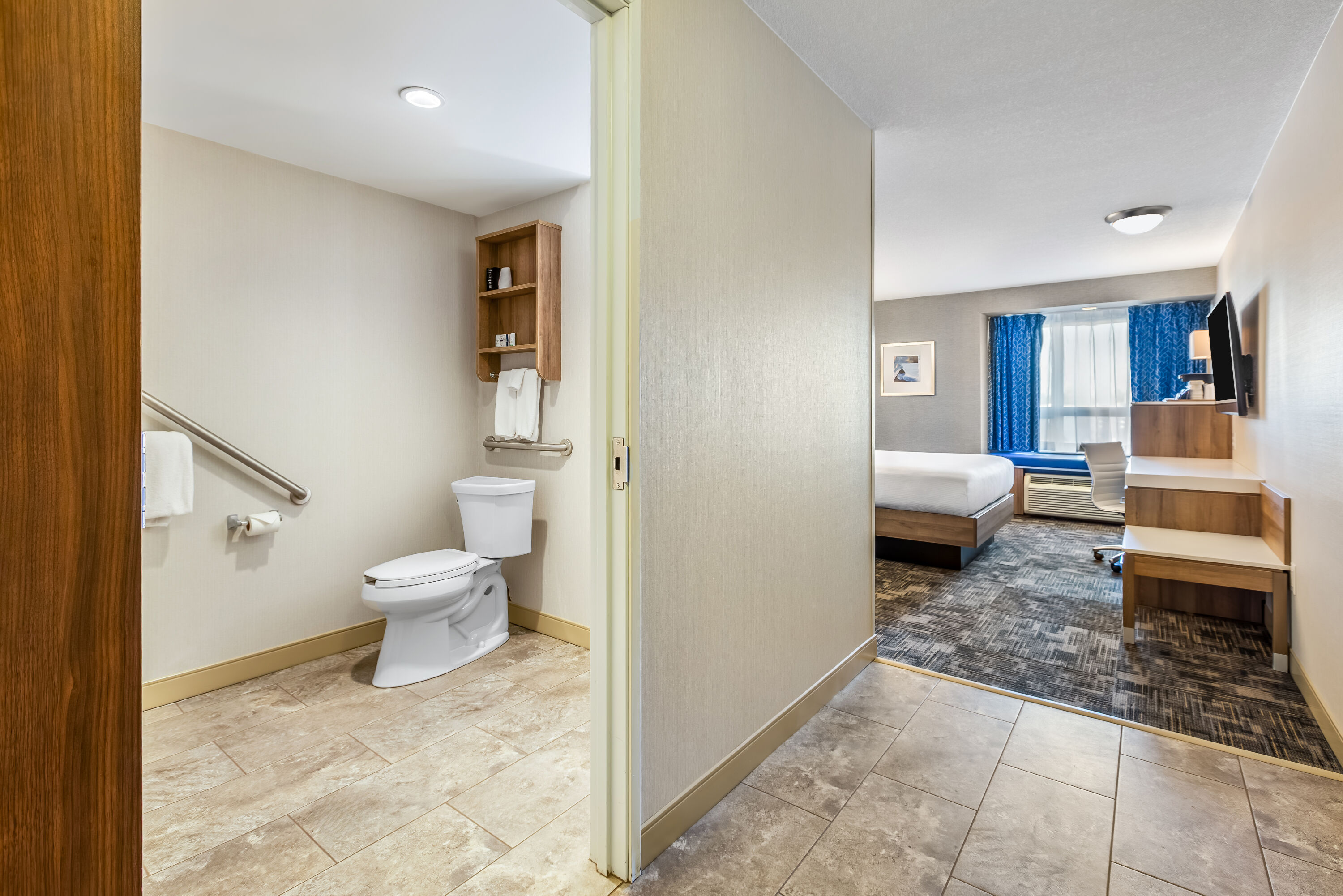 Queen bed guest room at the Microtel Inn & Suites by Wyndham Timmins in Timmins, Ontario