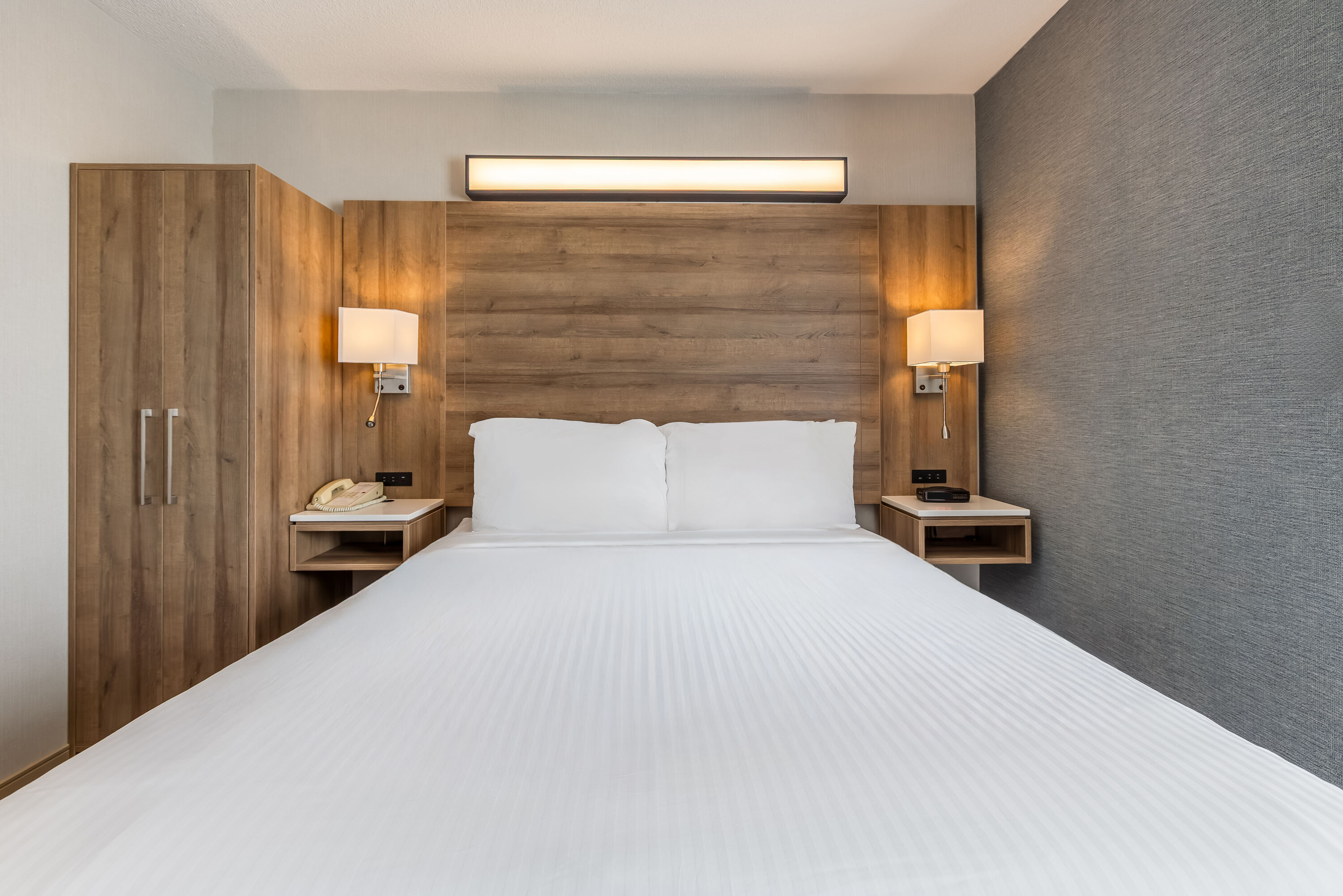 Queen bed guest room at the Microtel Inn & Suites by Wyndham Timmins in Timmins, Ontario
