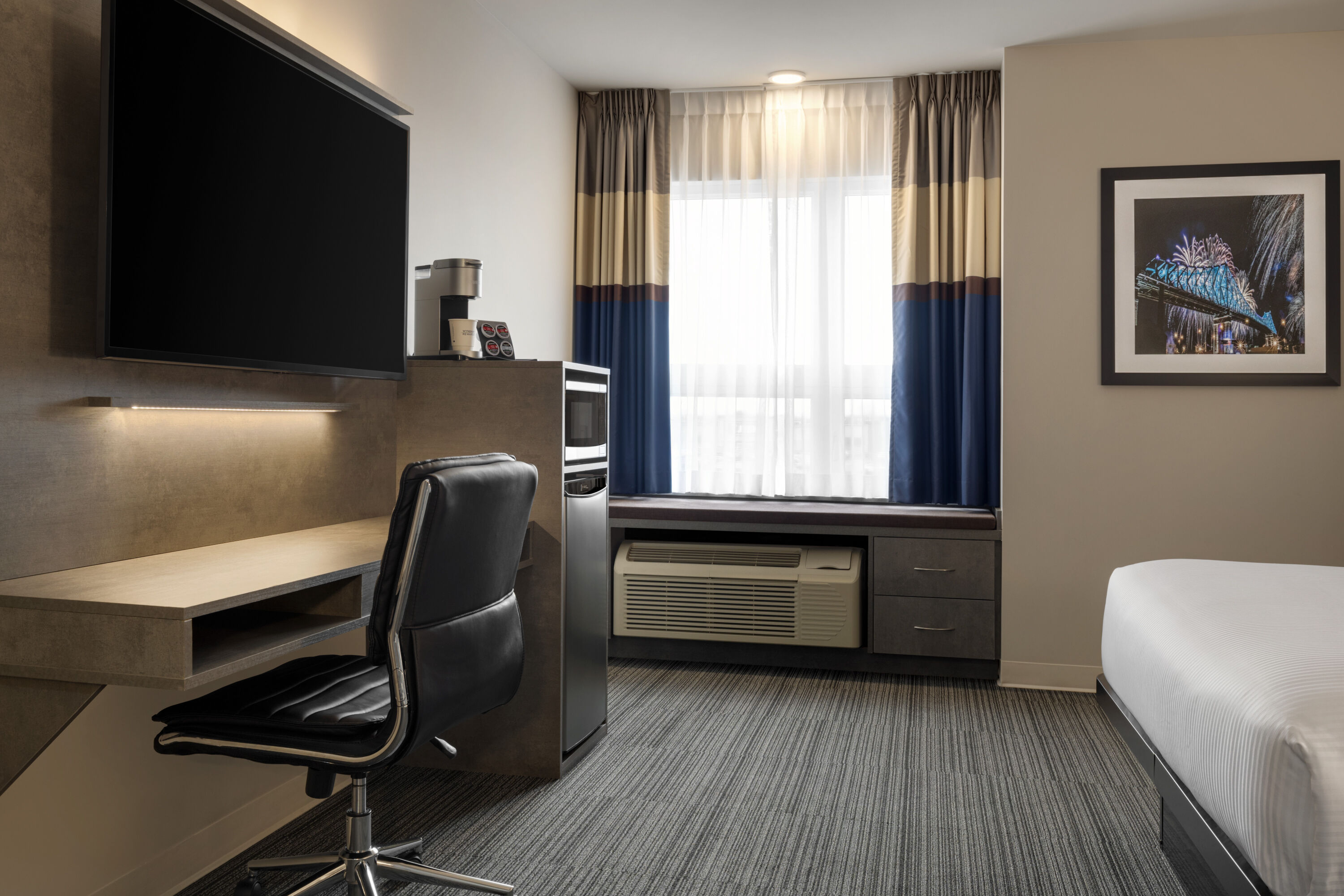 Guest room at the Microtel Inn & Suites by Wyndham Boisbriand in Boisbriand, Quebec