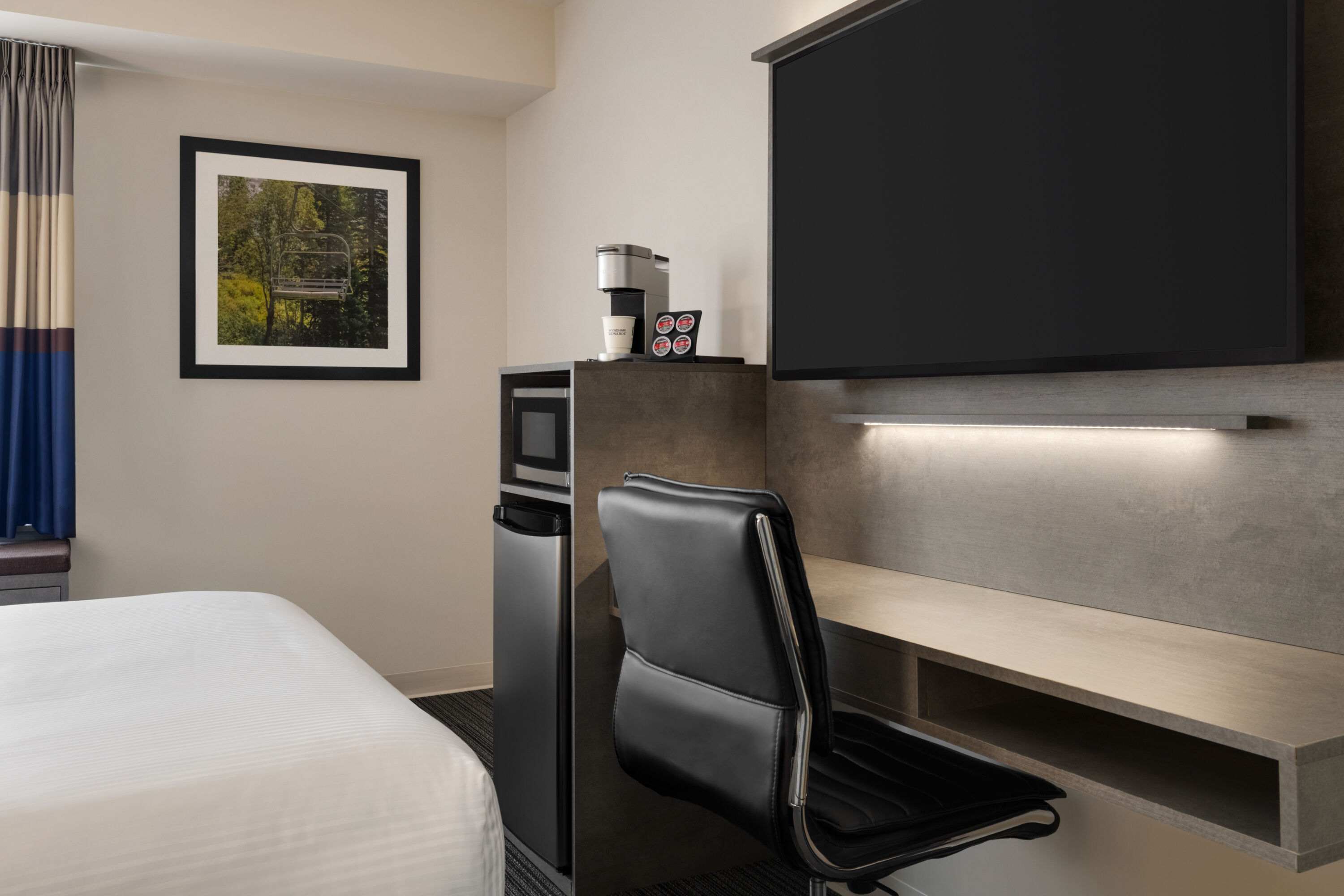Guest room at the Microtel Inn & Suites by Wyndham Boisbriand in Boisbriand, Quebec
