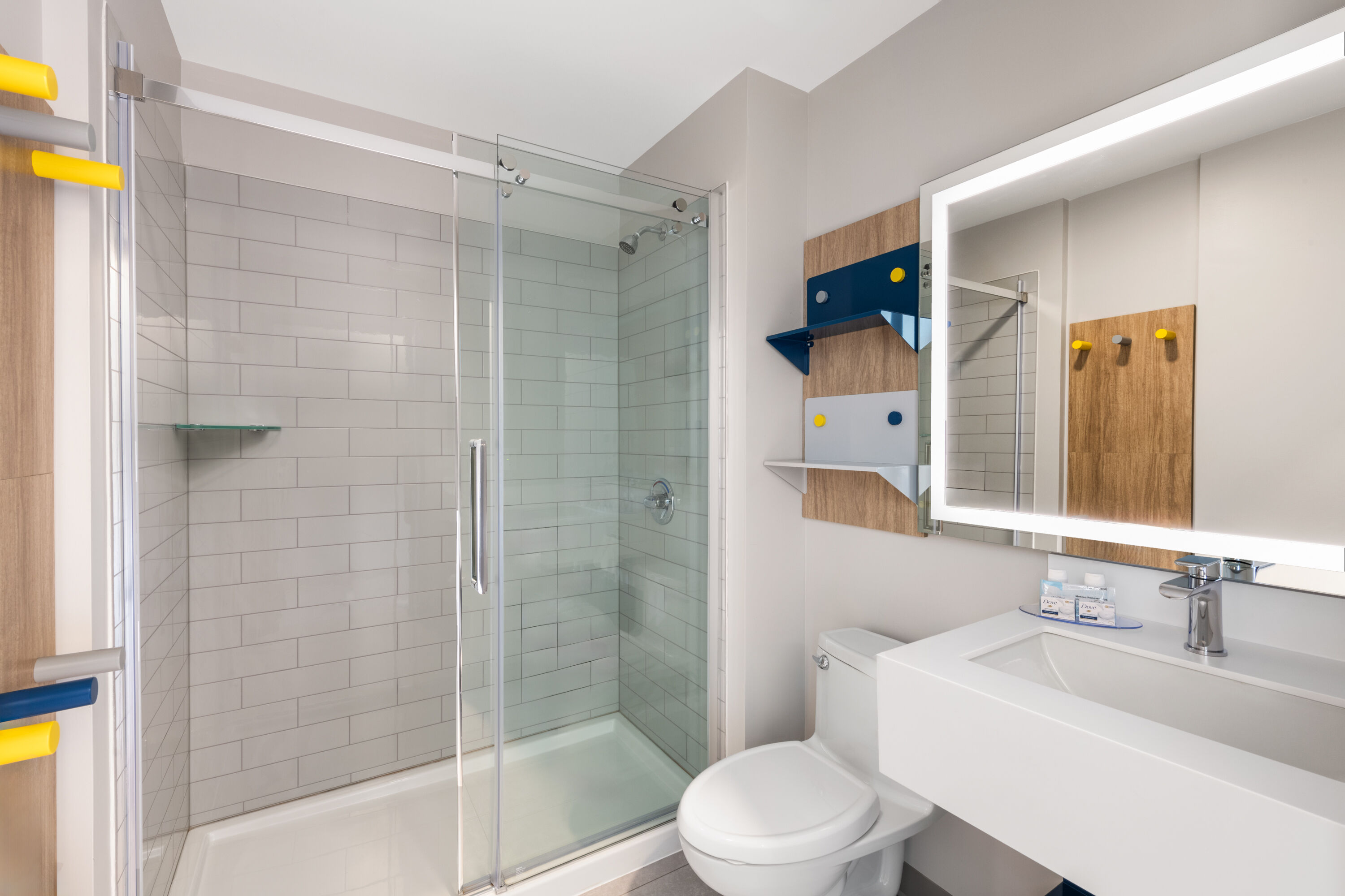 Guest room bath at the Microtel by Wyndham Lachute in Lachute, Quebec