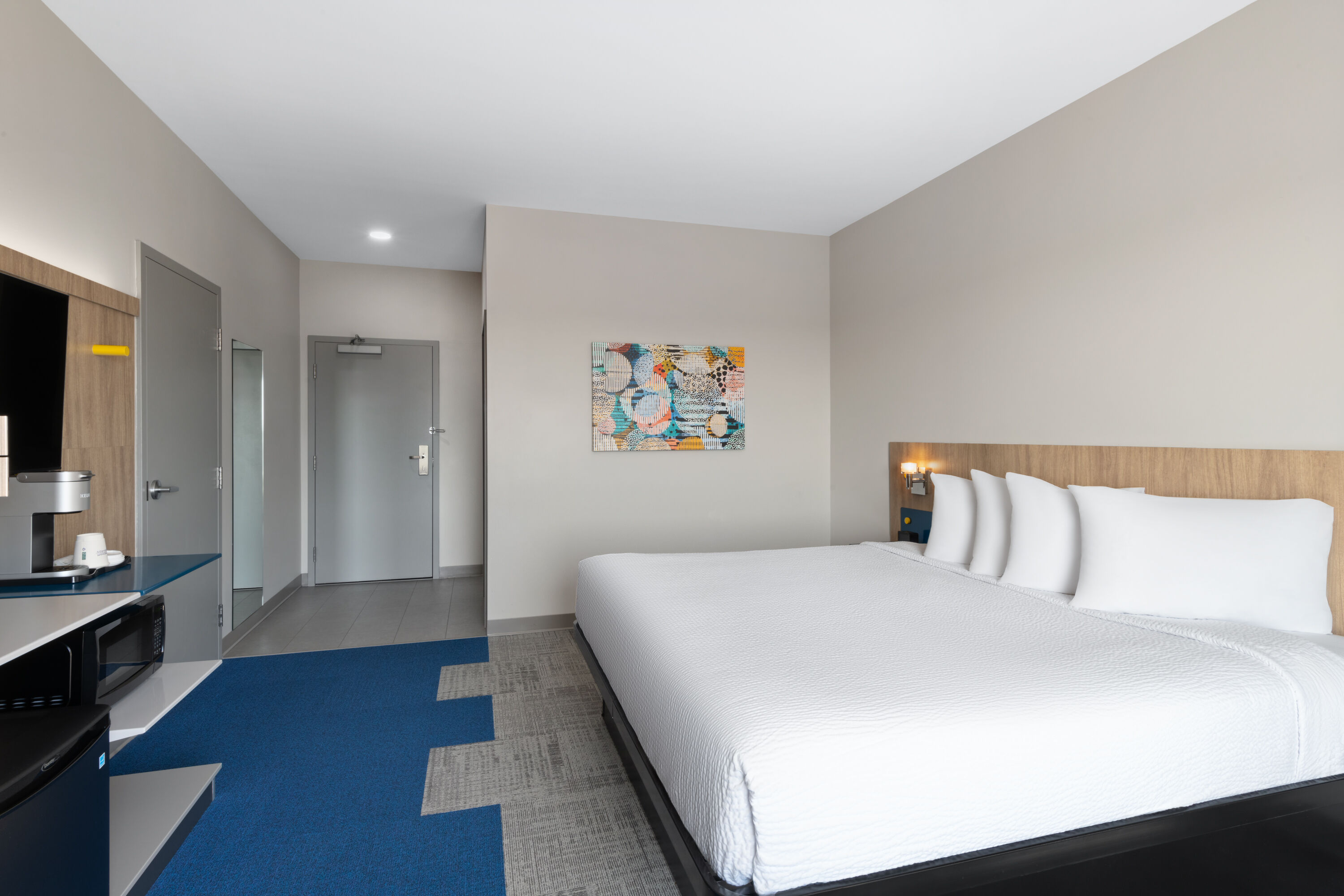 Guest room at the Microtel by Wyndham Lachute in Lachute, Quebec