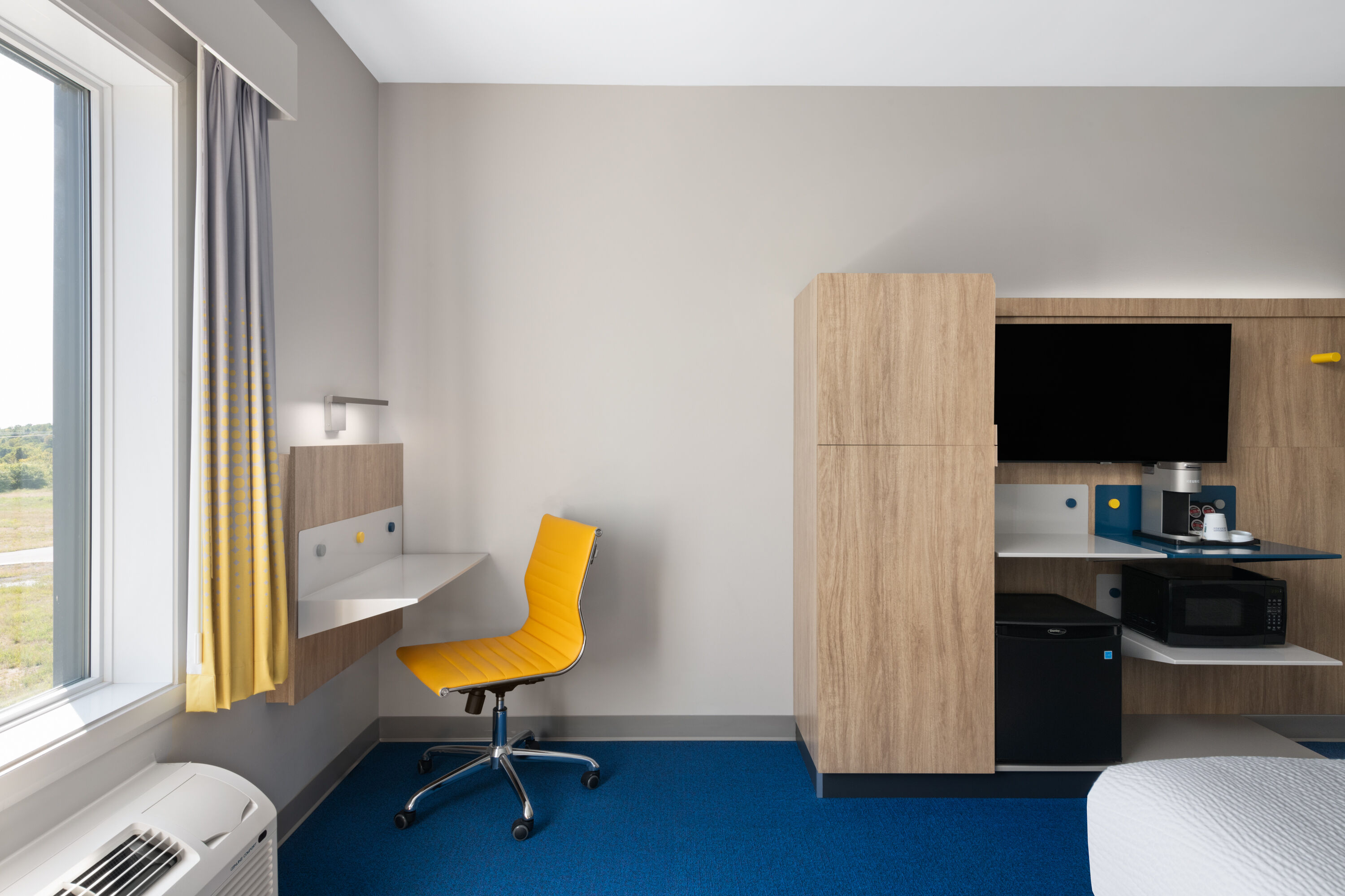 Guest room at the Microtel by Wyndham Lachute in Lachute, Quebec