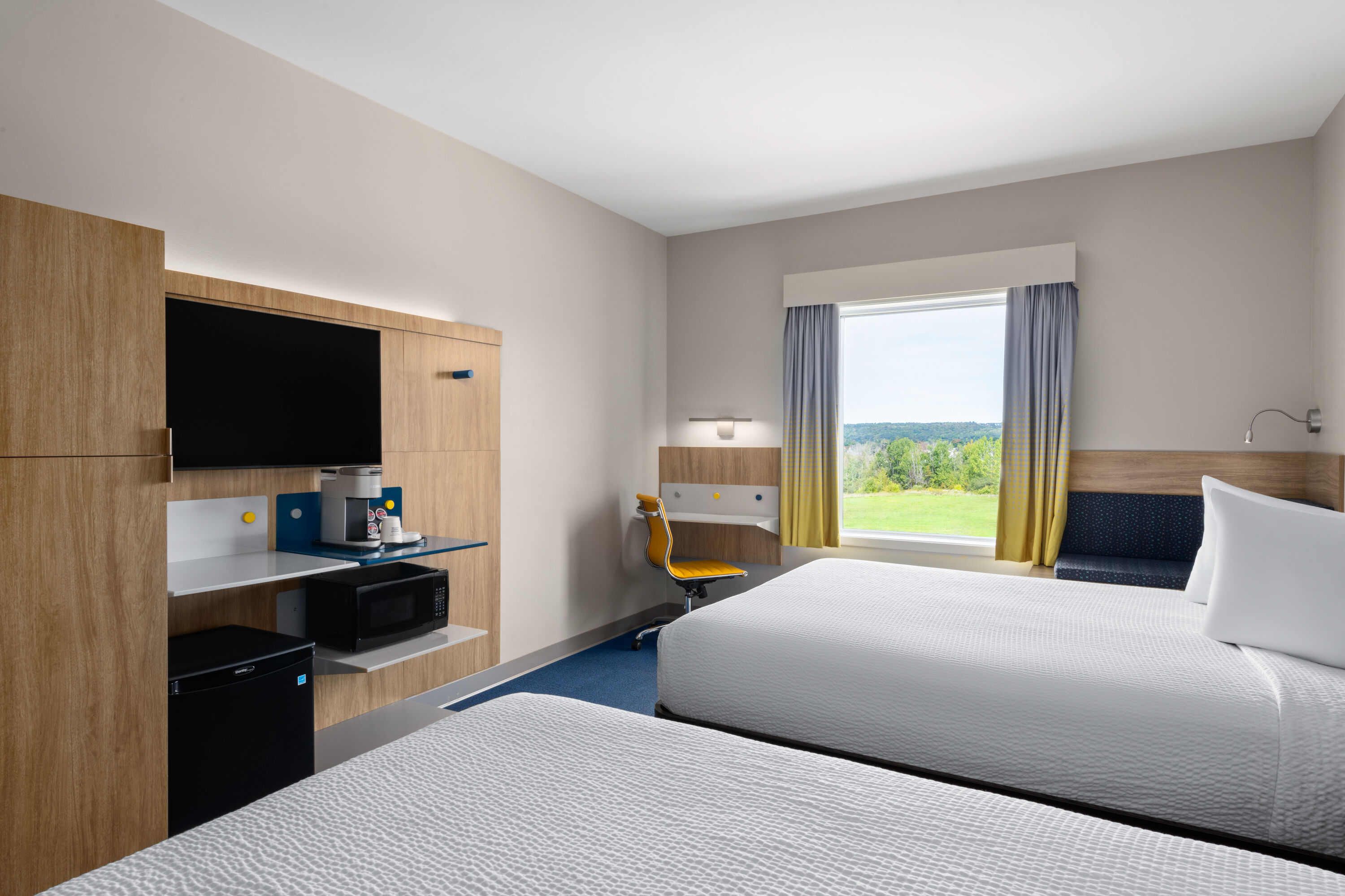Guest room at the Microtel by Wyndham Lachute in Lachute, Quebec