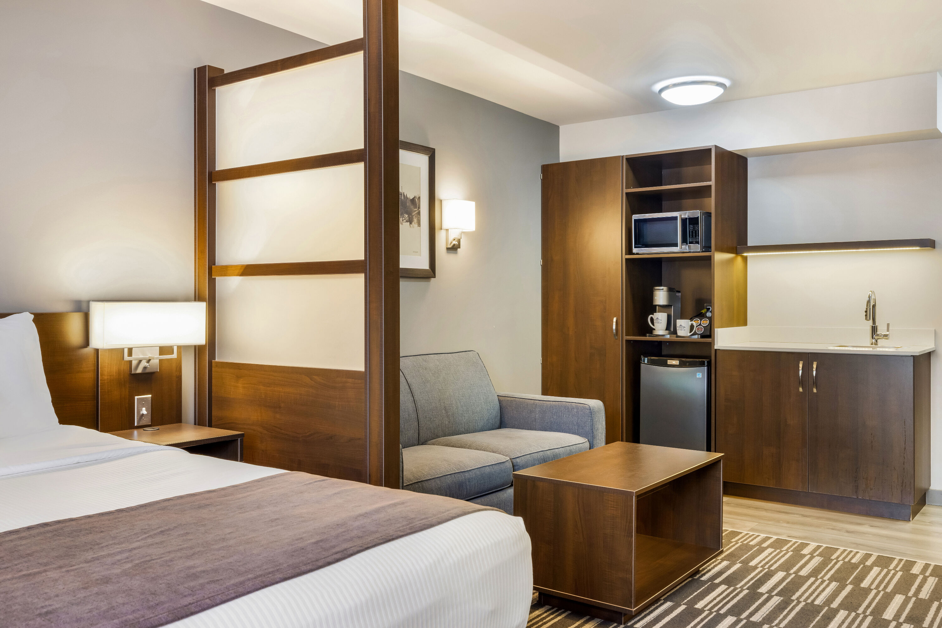 Queen bed guest room at the Microtel Inn & Suites by Wyndham Mont Tremblant in Mont-Tremblant, Quebec