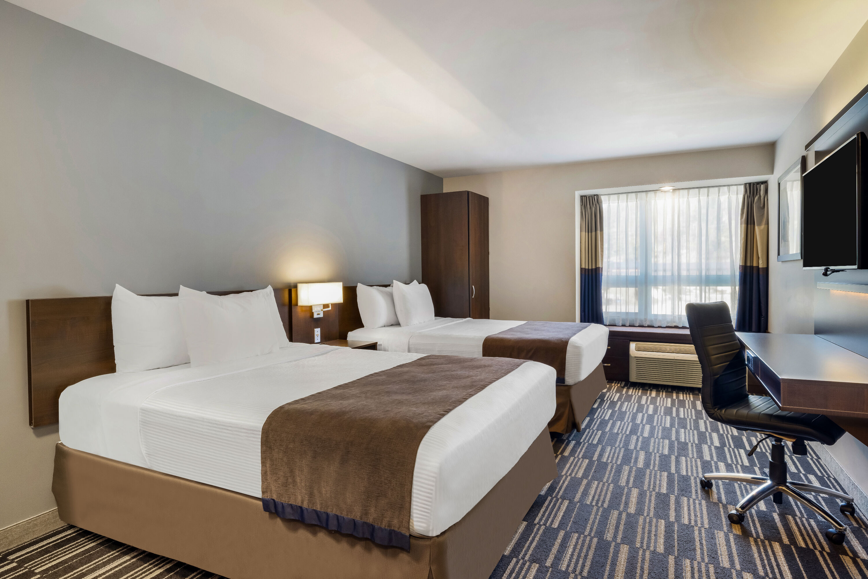 Microtel Inn & Suites by Wyndham Mont Tremblant suite in Mont-Tremblant, Quebec