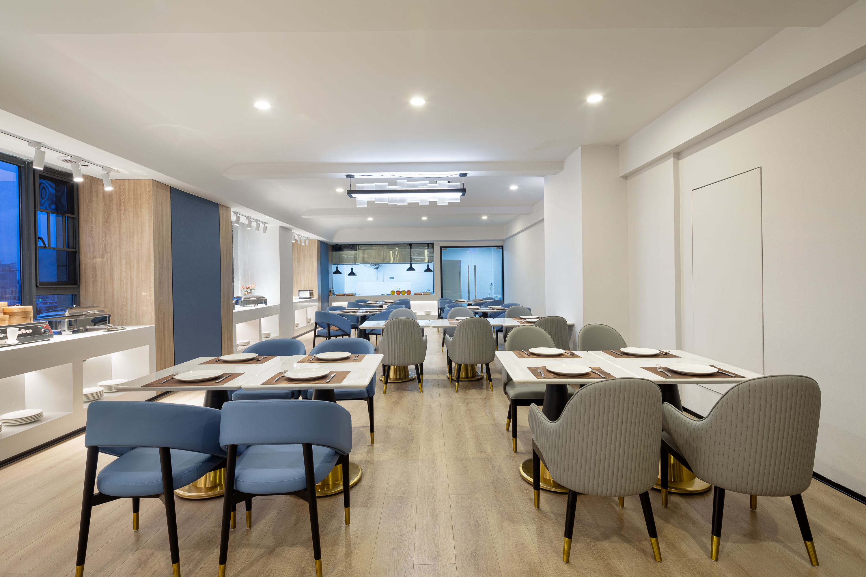 Microtel by Wyndham Changsha South Railway Station restaurant breakfast area with seating in Changsha, Other than US/Canada