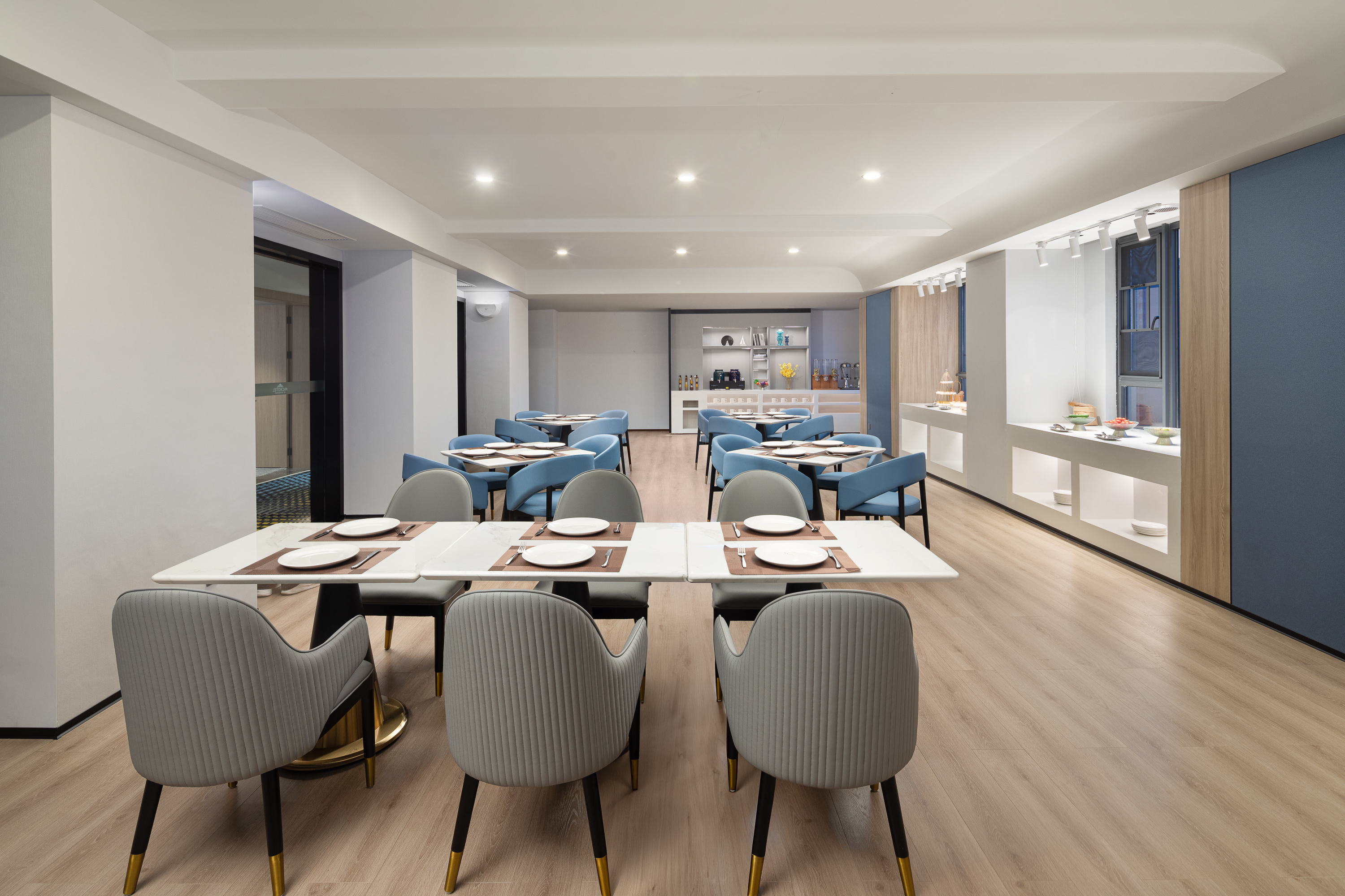 Microtel by Wyndham Changsha South Railway Station restaurant breakfast area with seating in Changsha, Other than US/Canada