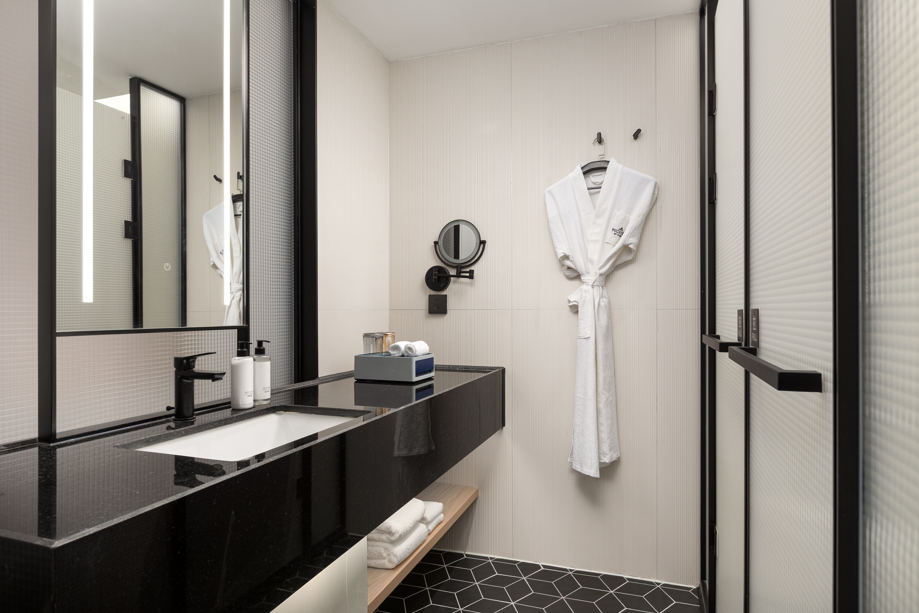 Guest room bath at the Microtel by Wyndham Chengdu Jinniu in Chengdu, Other than US/Canada