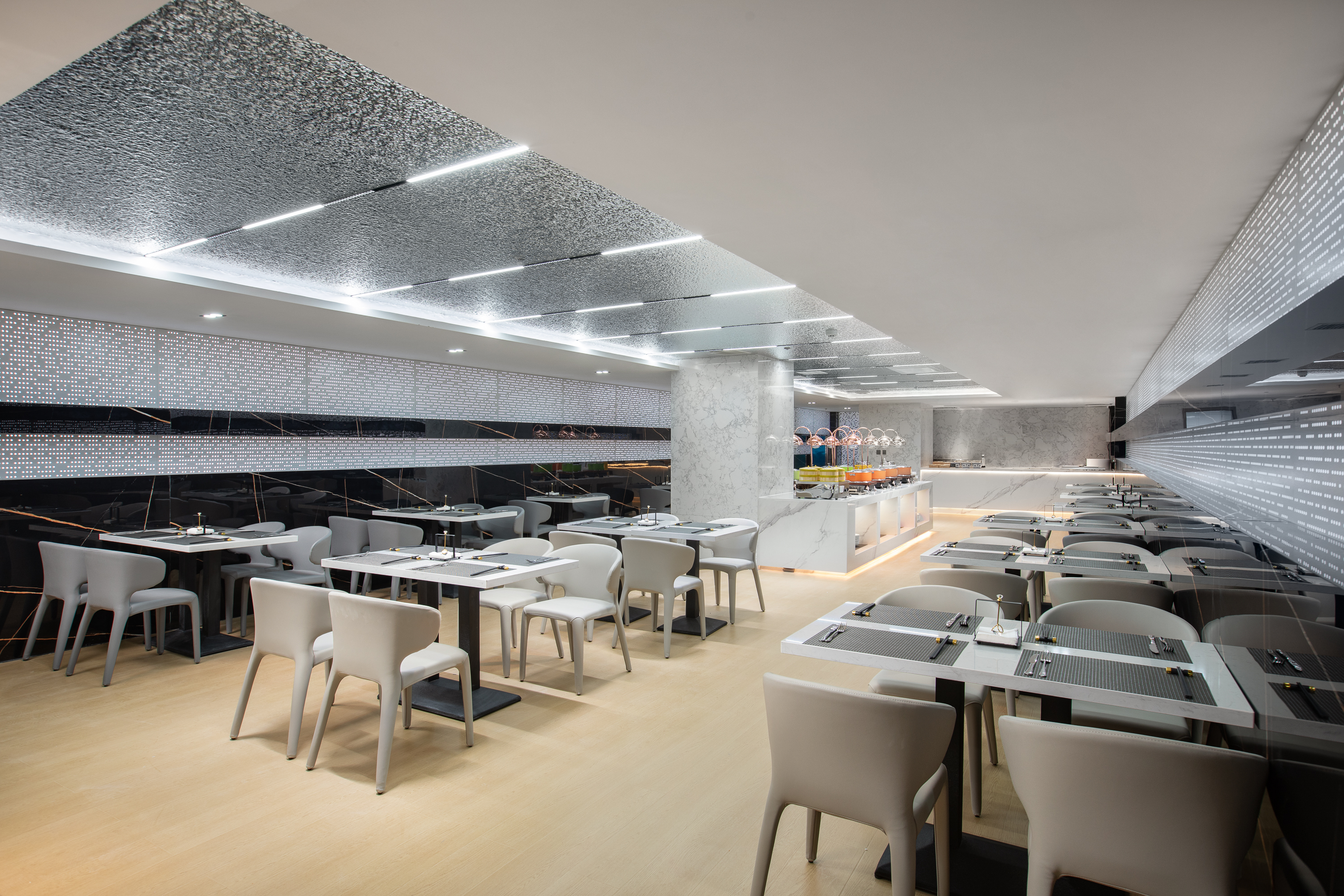 Microtel by Wyndham Handan New Century restaurant breakfast area with seating in Handan, Other than US/Canada