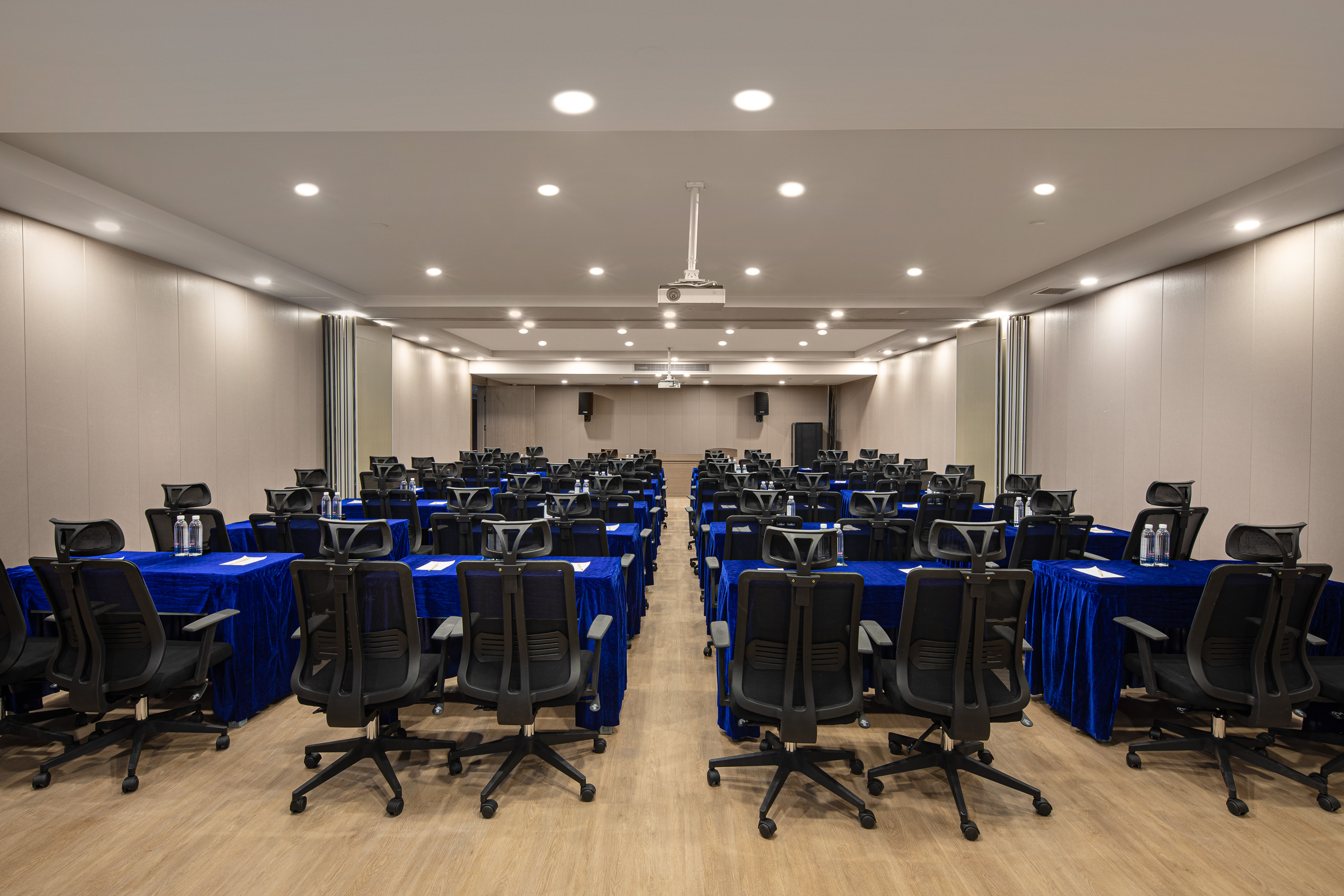 Meeting room at Microtel by Wyndham Huangshan Tangkou in Huangshan, Other than US/Canada