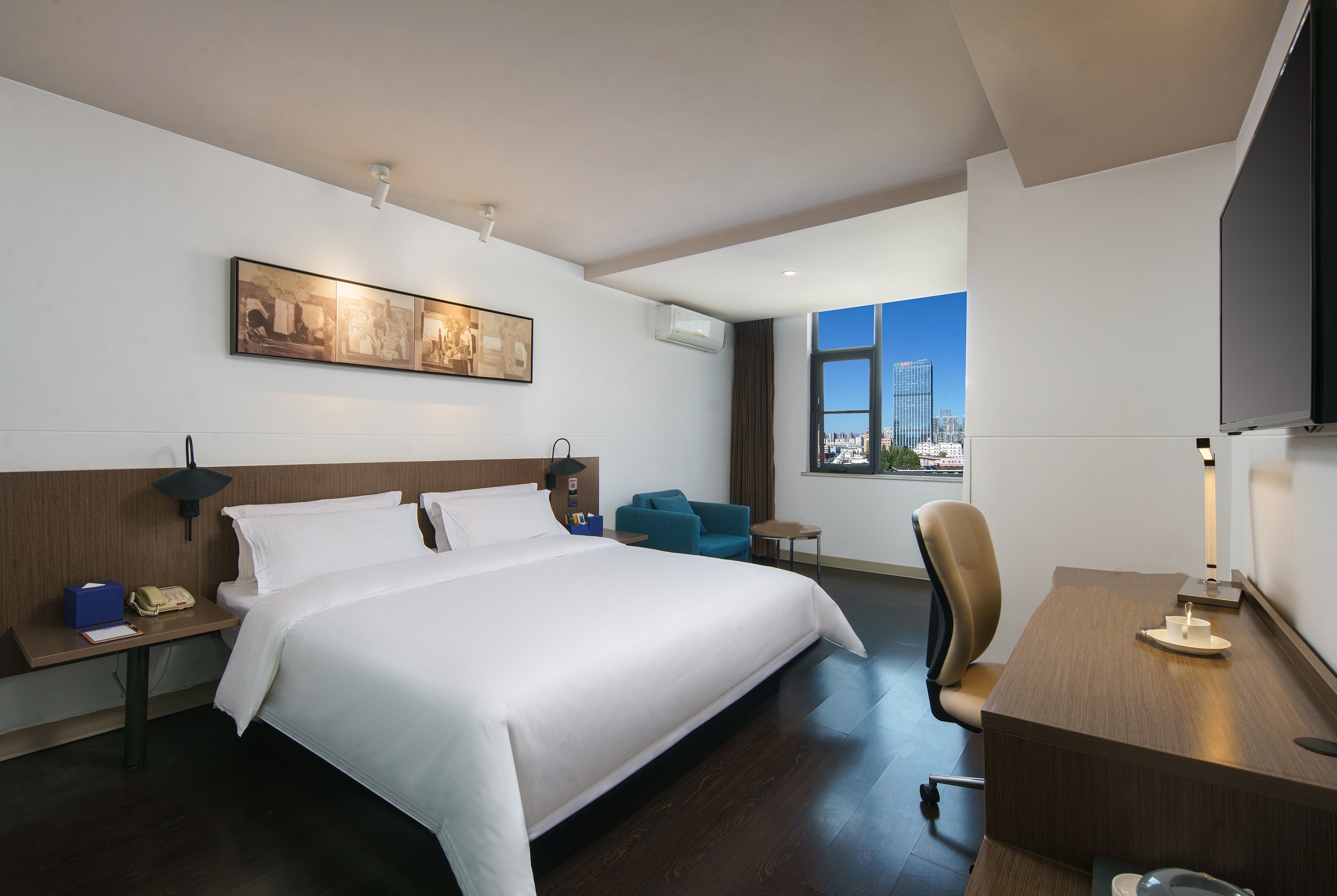 Guest room at the Microtel by Wyndham Kunming City Center in Kunming, Other than US/Canada