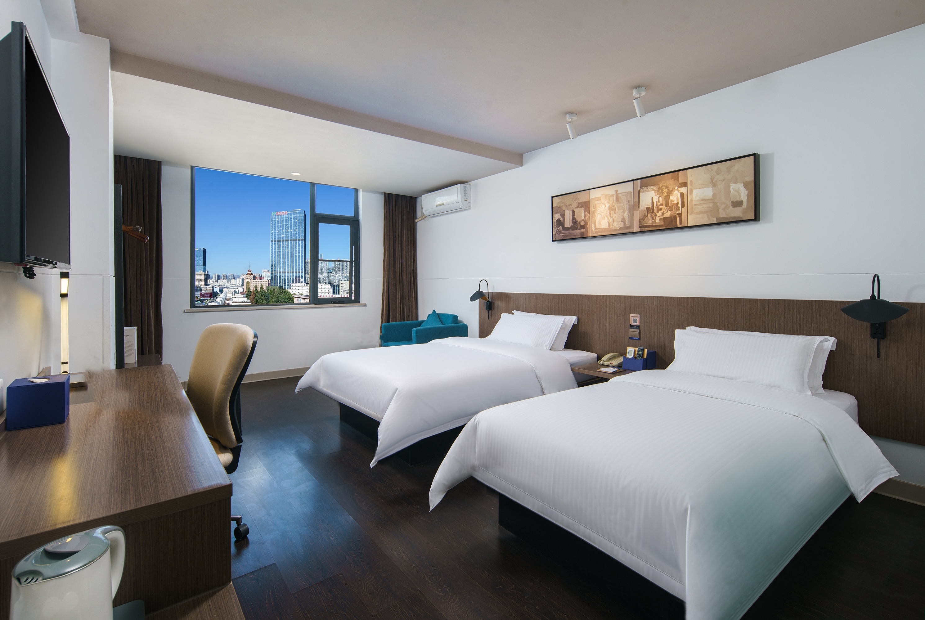 Guest room at the Microtel by Wyndham Kunming City Center in Kunming, Other than US/Canada