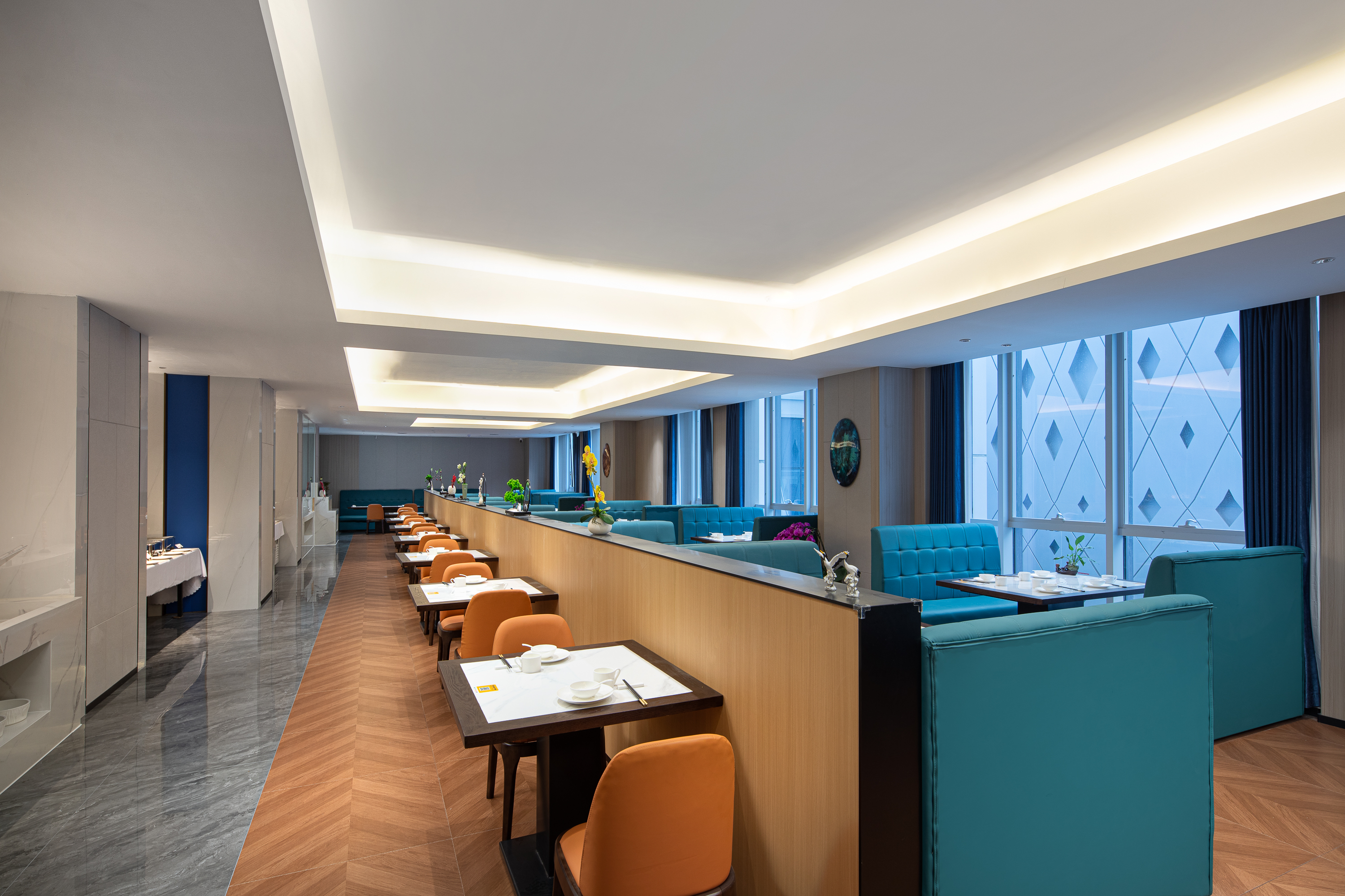 Microtel by Wyndham Qingdao Huangdao restaurant breakfast area with seating in Qingdao, Other than US/Canada