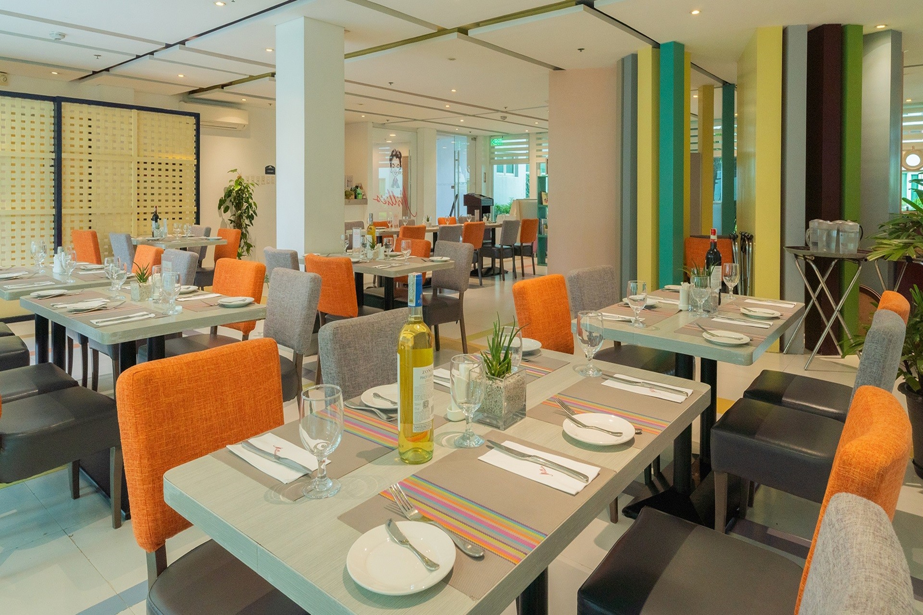 Microtel by Wyndham UP Technohub restaurant in Quezon City, Other than US/Canada