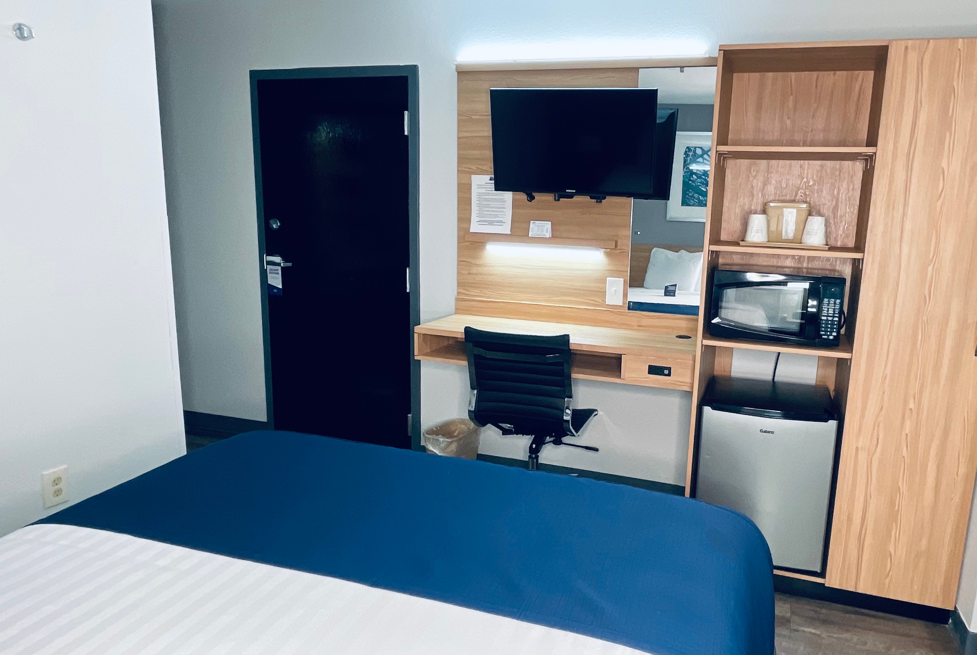 Guest room at the Microtel Inn & Suites by Wyndham Tuscaloosa East in Tuscaloosa Cottondale, Alabama